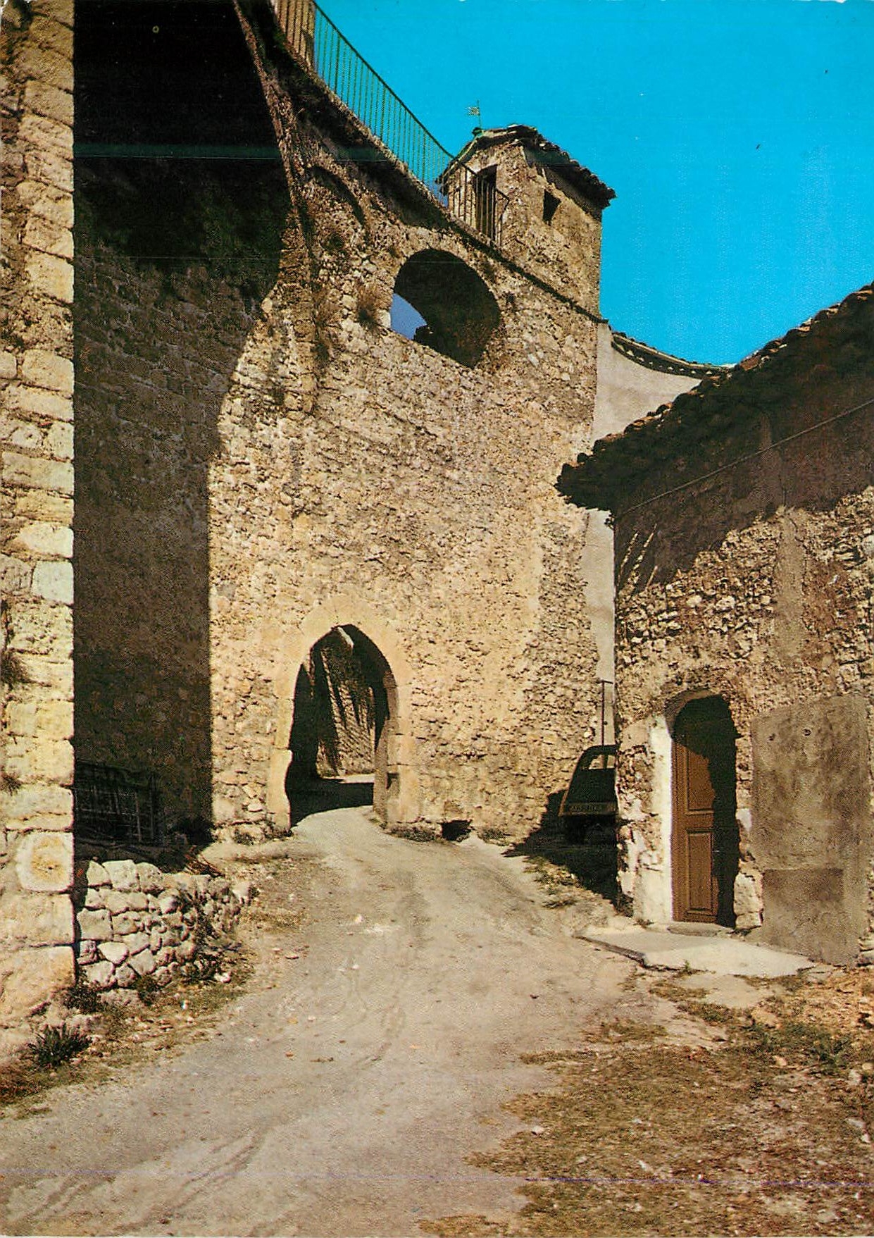 Bargemon (Alt. 500 m) — Les Remparts et la Tour du Guet — Éditions MAR