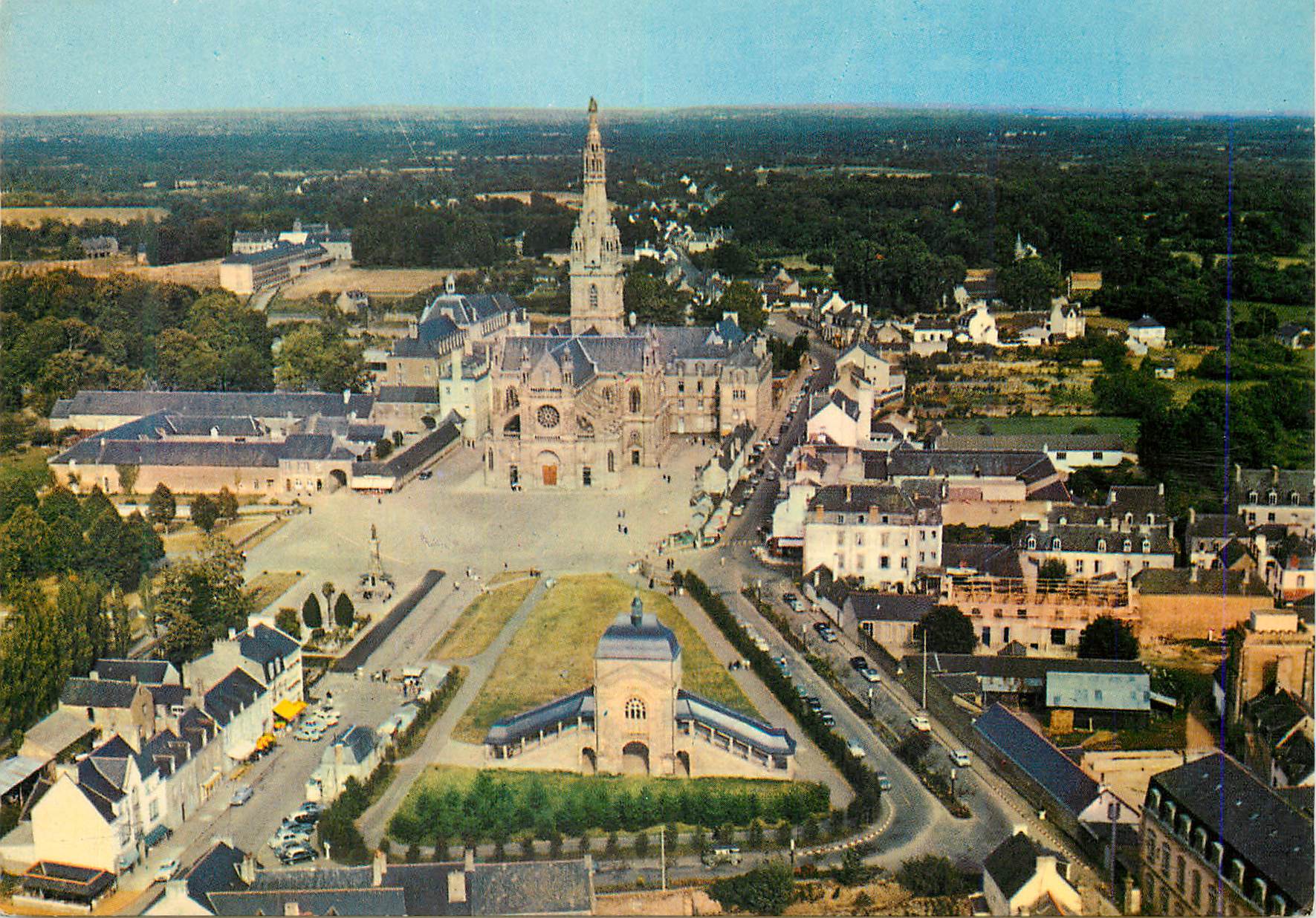 CPM Sainte Anne d'Auray (Morbihan) La Basilique la Scala Sancta Vue Panoramique