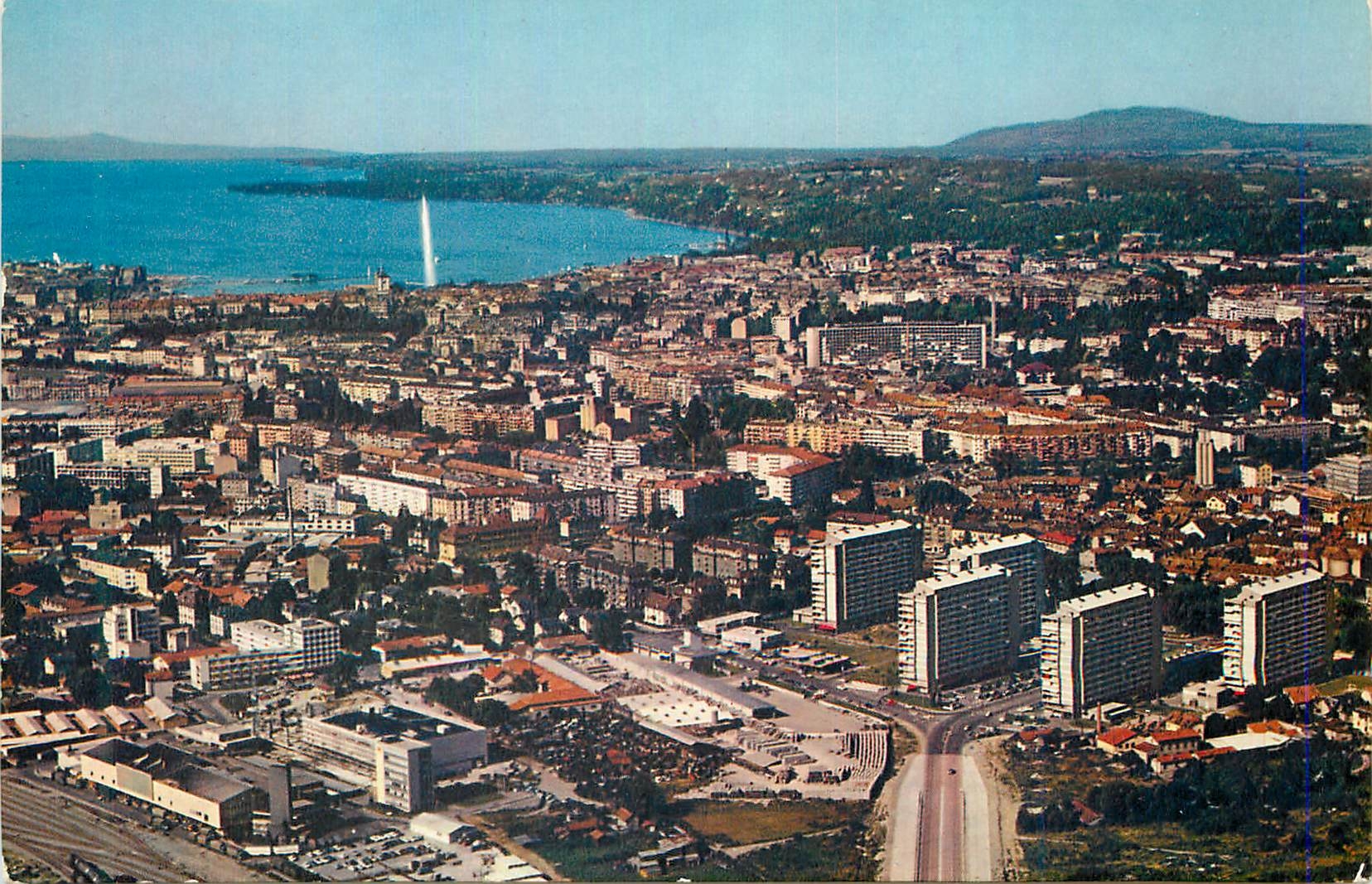 CPM Geneve Vue Aerienne des Tours de Carouge et de la Ville