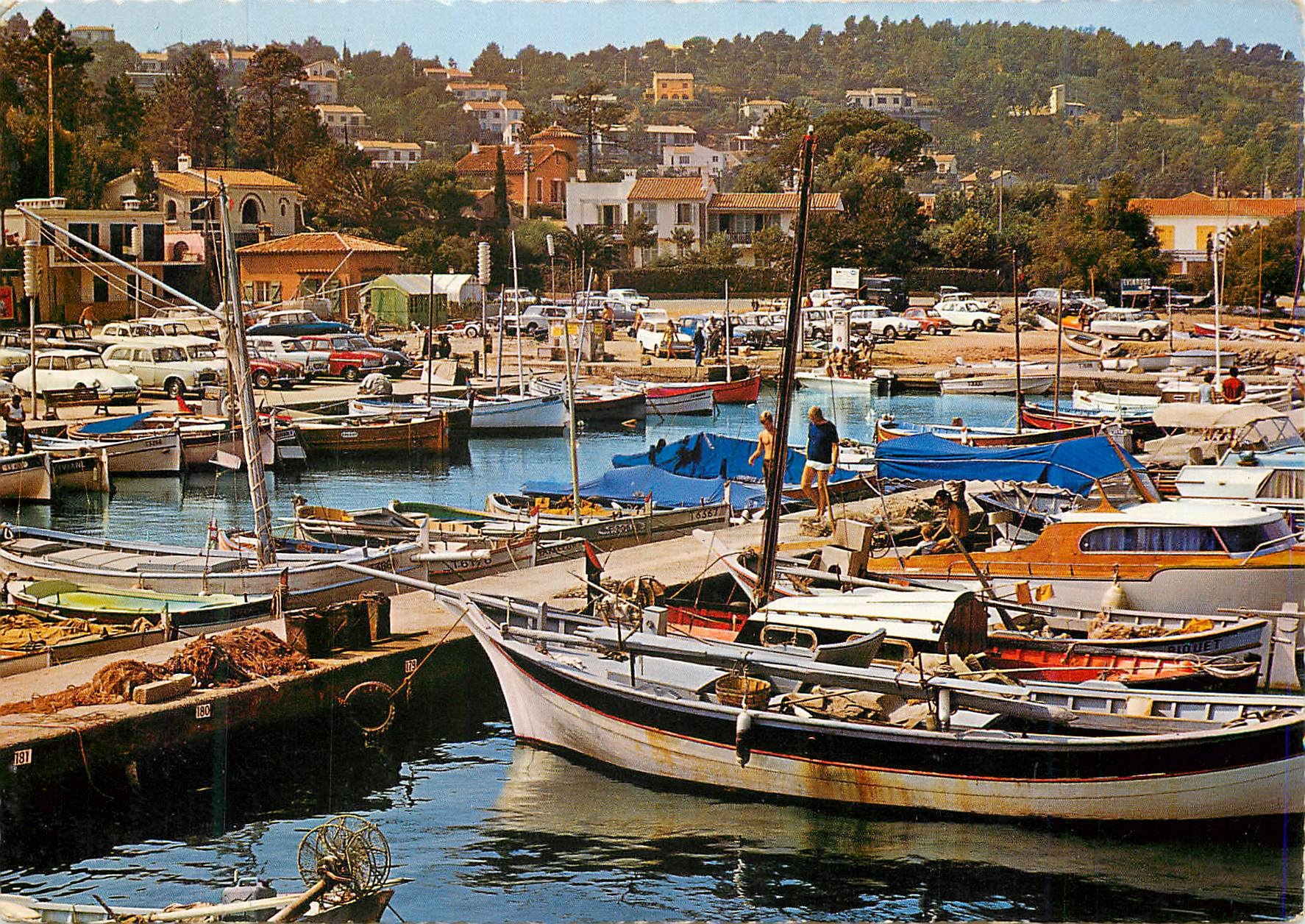 CPM Cavalaire sur Mer (Var) le Port Reflets de la Cote d'Azur Varoise Bateaux