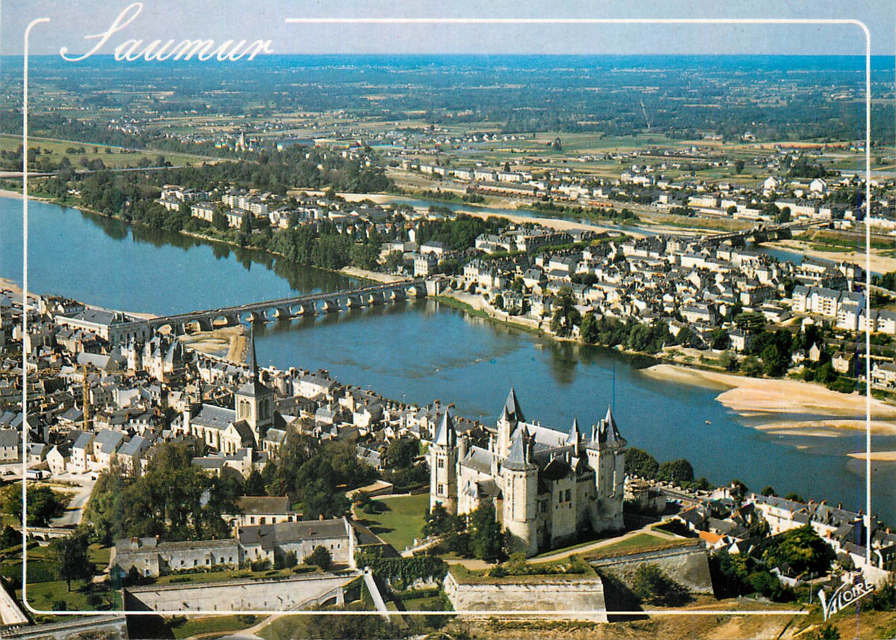 CPM Saumur (Maine et Loire) Vue Generale de la Ville Traversee par la Loire les Merveilles du Val de Loire