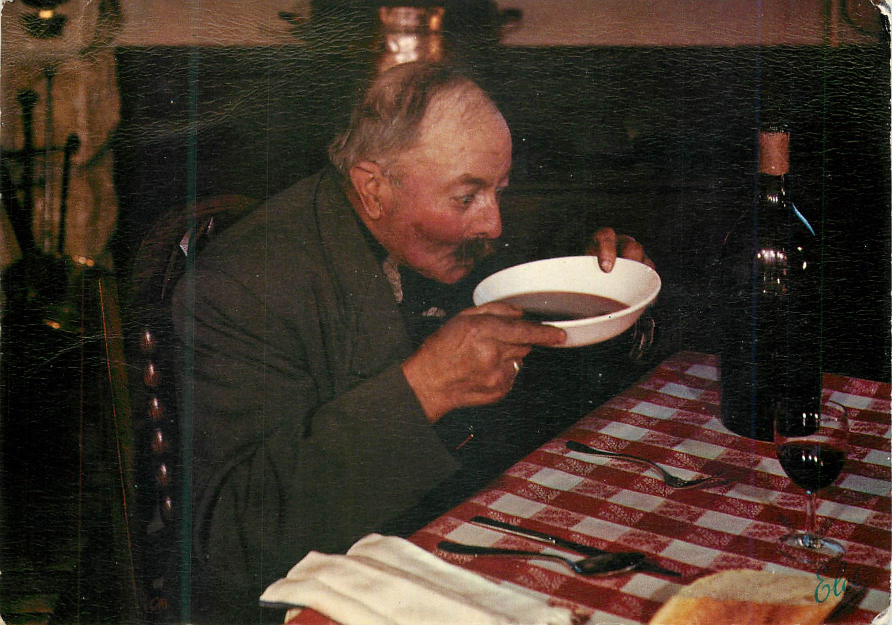 CPM Apres sa Soupe un Brave Cultivateur fait Charbrot ou Chabrol (Vin ROuge dans le Bouillon)