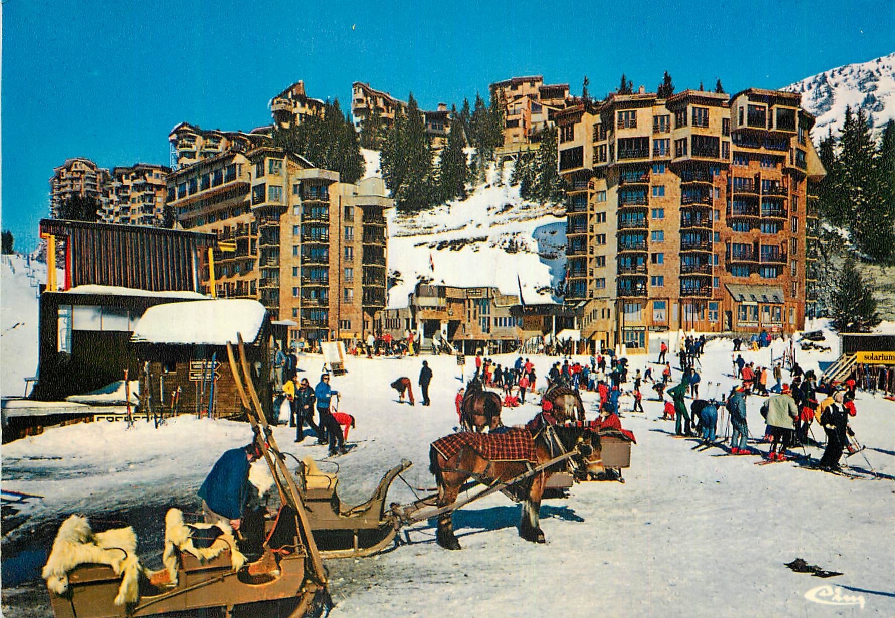 Morzine-Avoriaz — Station sans voitures — vue partielle de la station — Imprimeur Combier, Mâcon