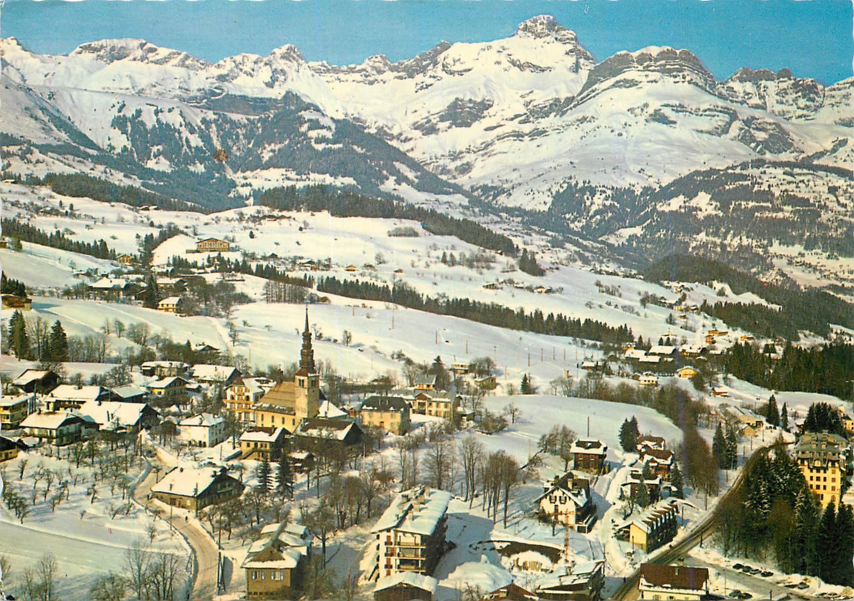 Combloux (Haute-Savoie) — vue générale avec la chaîne des Aravis en arrière-plan — Éditions J. Cellard