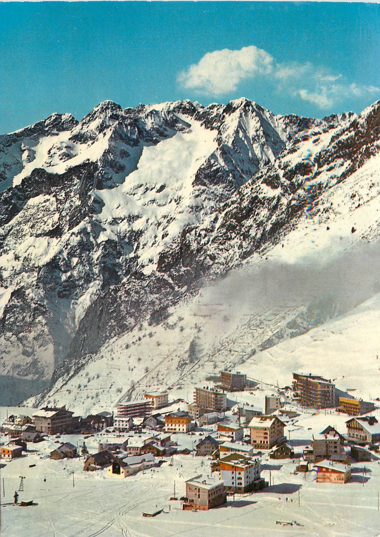 Die beiden Alpen (Höhe 1650 m.) — Allgemeiner Blick und der Grand Rochail (3050 m.) — Edition Natural Colors
