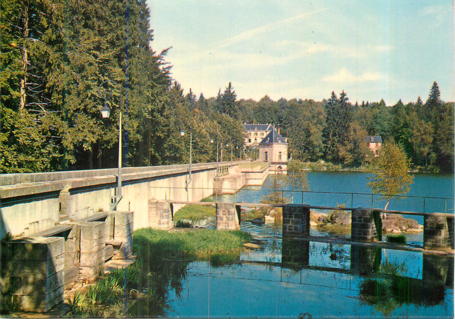 CPM le Lac des Settons (Nievre) le Morvan Touristique
