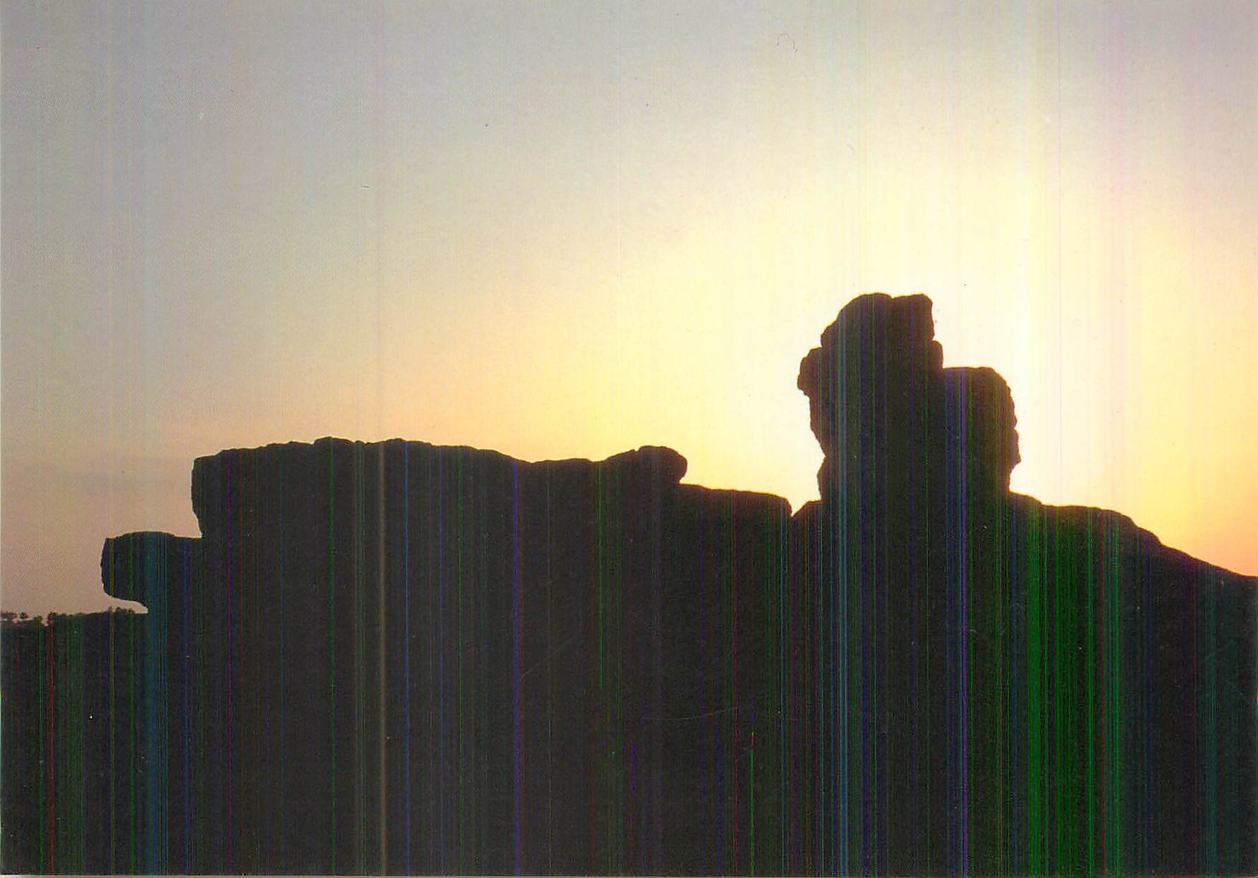 Silhouette de formations rocheuses — coucher de soleil — Ancient Town of Gaochang