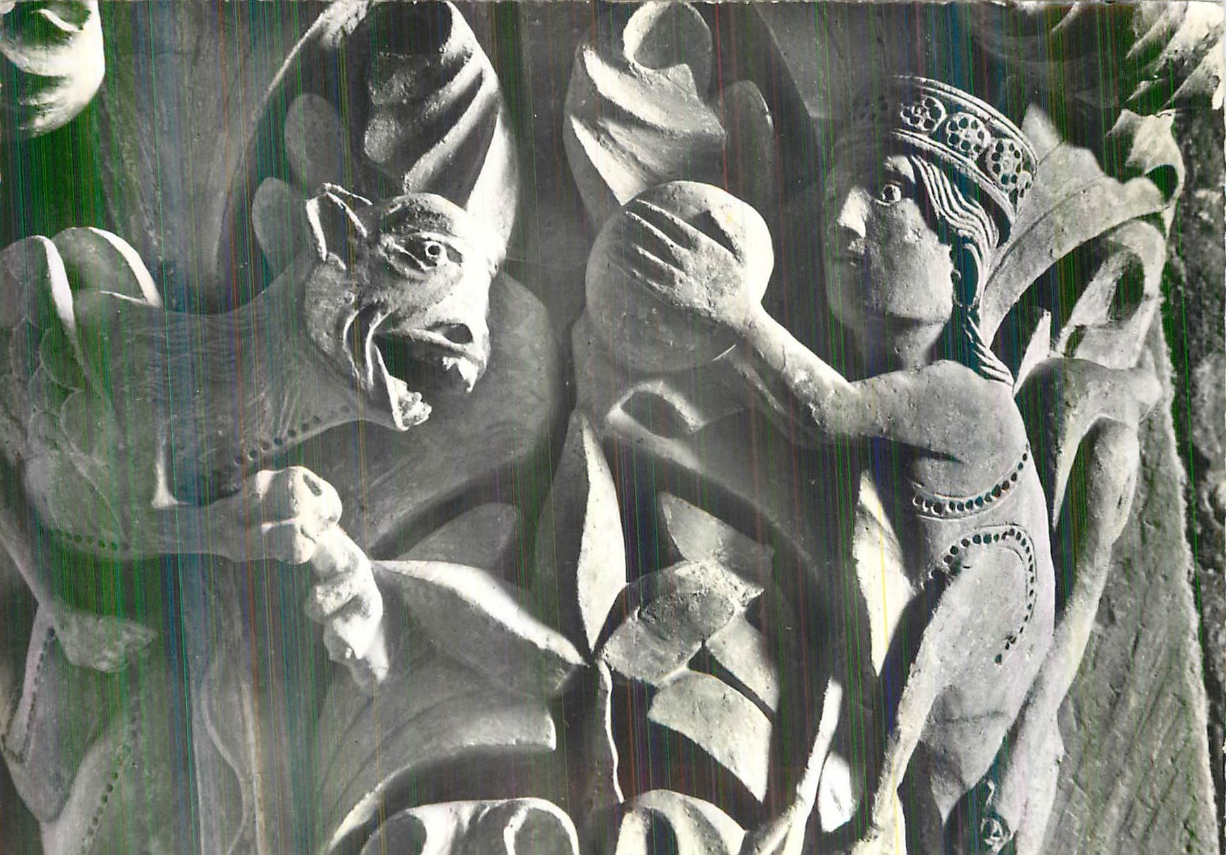 Vézelay (Yonne) — Église Abbatiale de la Madeleine — Chapiteau du XIIe s. : combat de Babylone et de la bête maudite