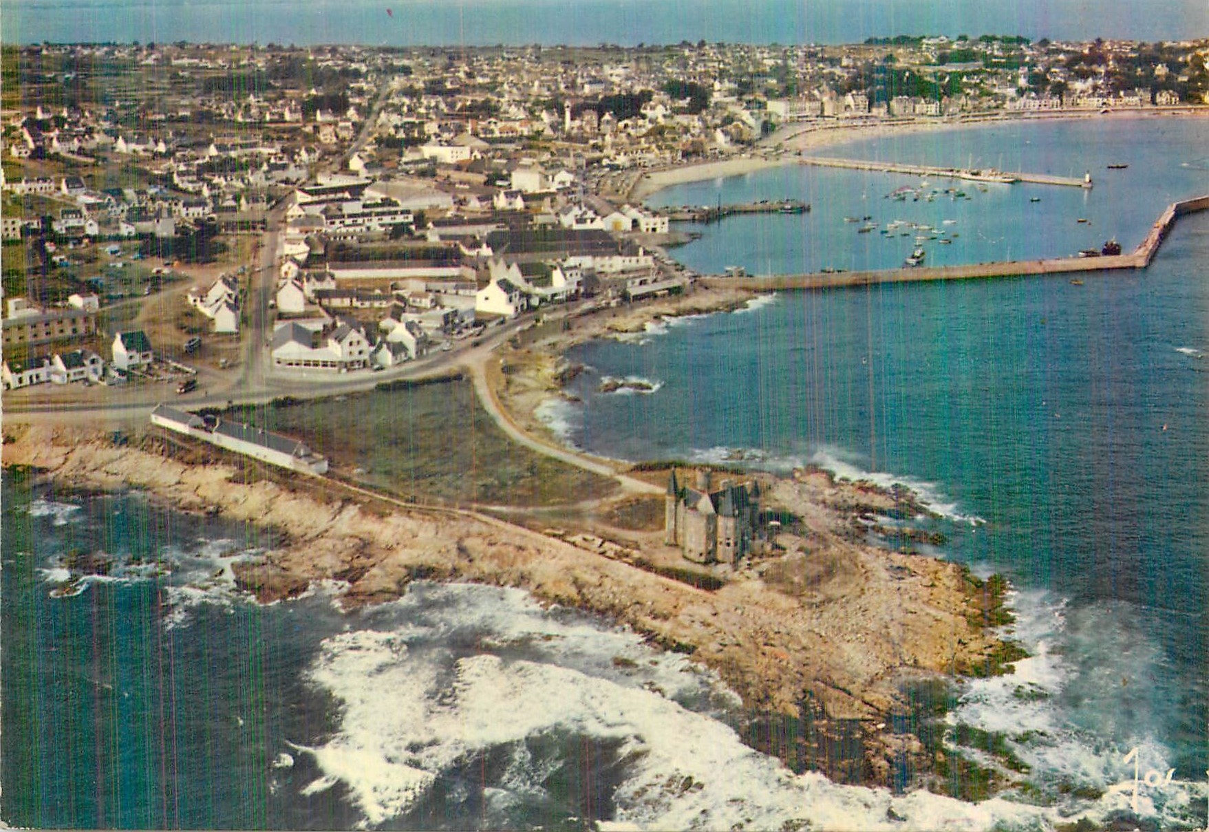 CPM Quiberon  (Morbihan) Port Maria et le Chateau du Tupot
