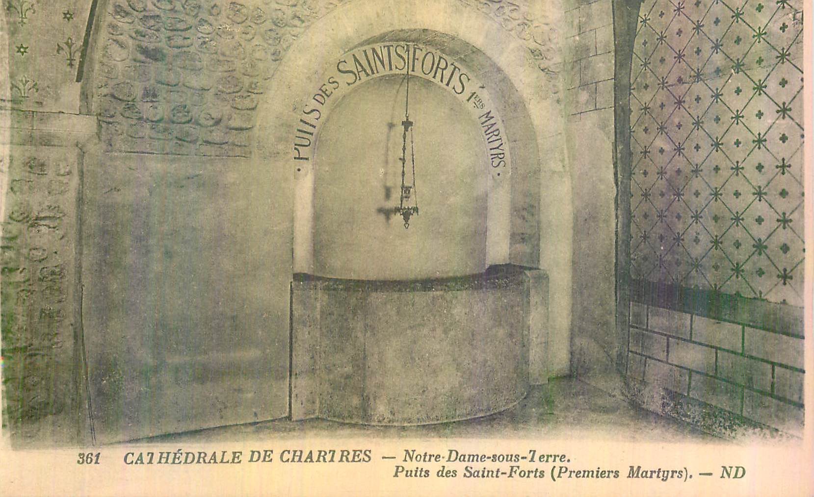 CPA Cathedrale de Chartres NOtre Dame sous Terre Puits des Saint Forts (Premiers Mariurs
