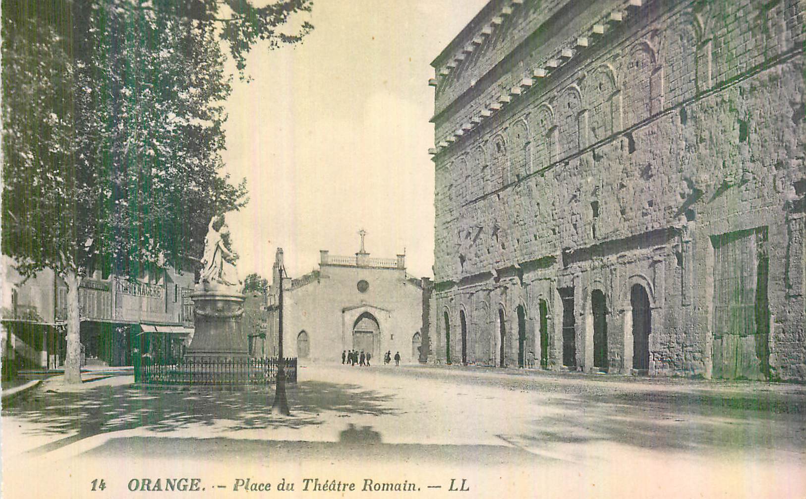 CPA Orange Place du Theatre Romain