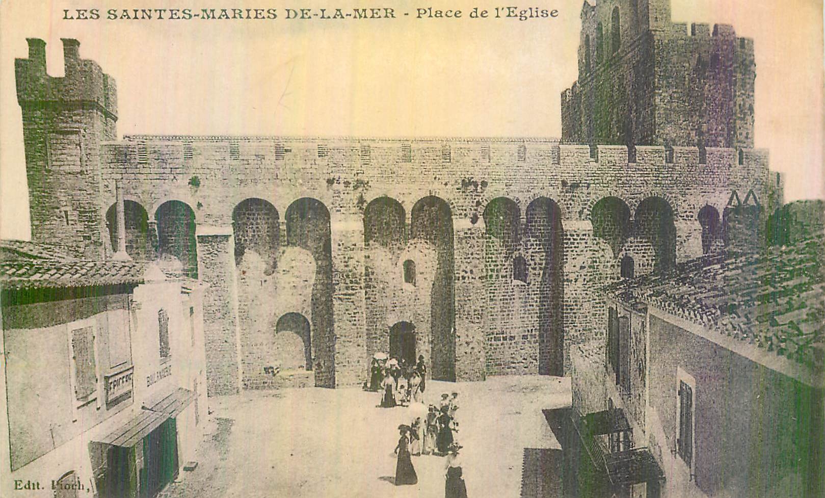 CPA Les Saintes Maries de la Mer Place de L'Eglise
