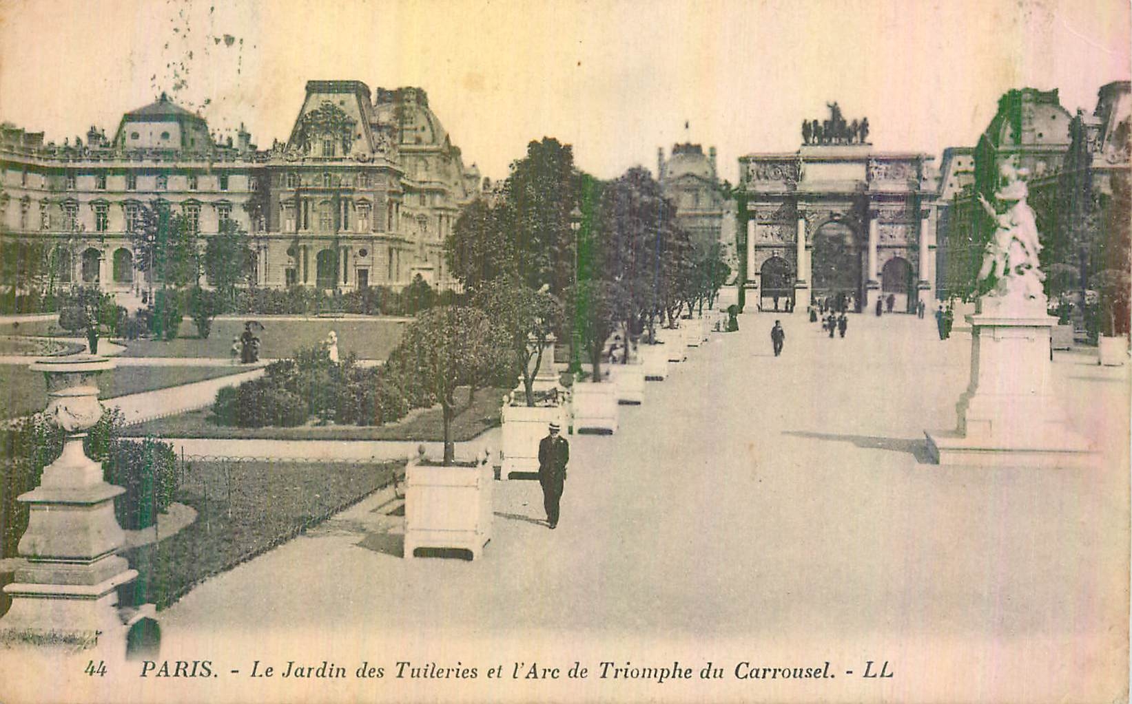 CPA Paris Le Jardin des Tuileries et l'Arc de Triomphe du Carrousel