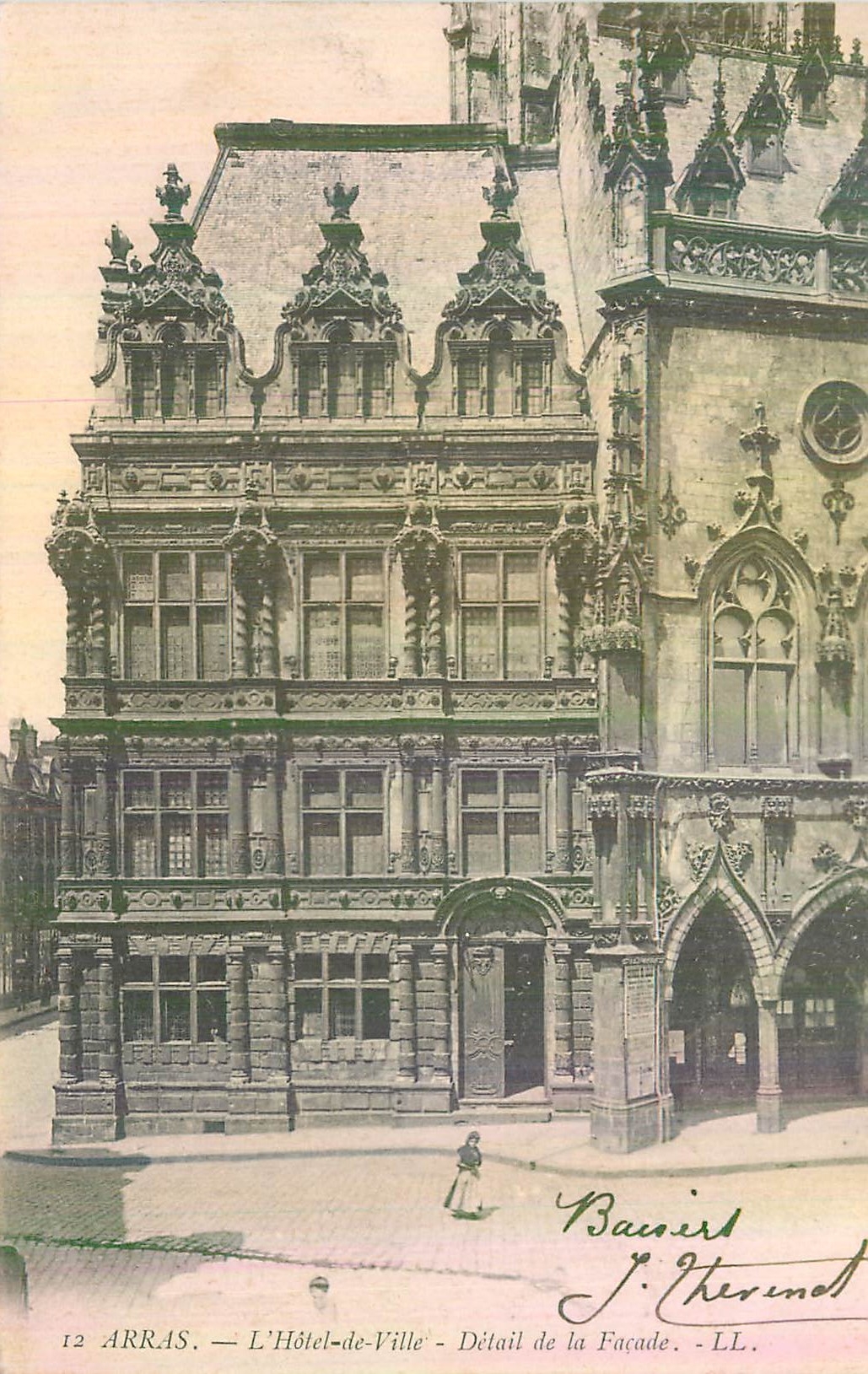 Arras — L'Hôtel-de-Ville — Détail de la Façade — Baniers J. Therendt
