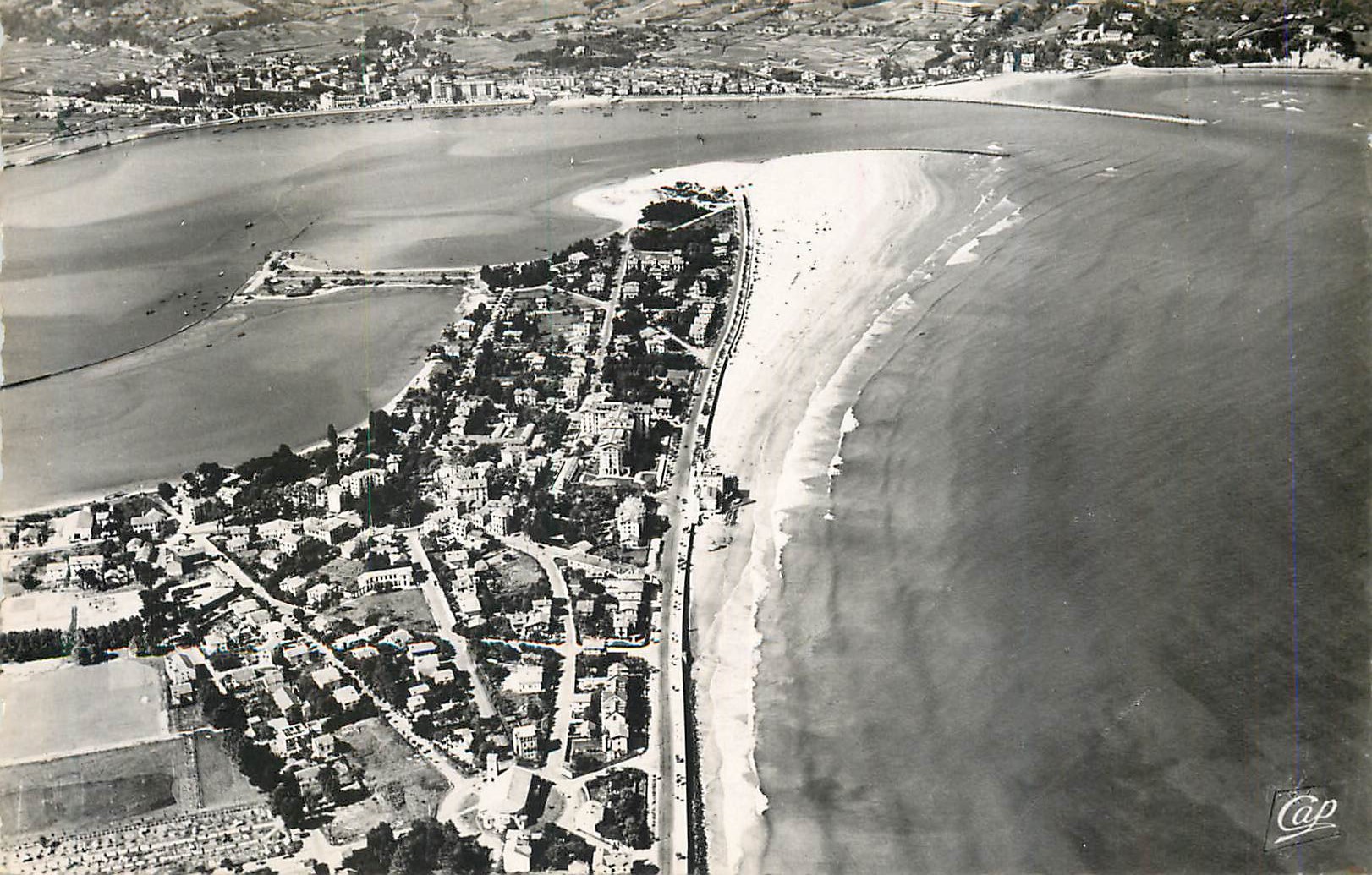 Hendaye — Frontière Franco-Espagnole — Cliché Robert Durandaud, C.A.P. Paris