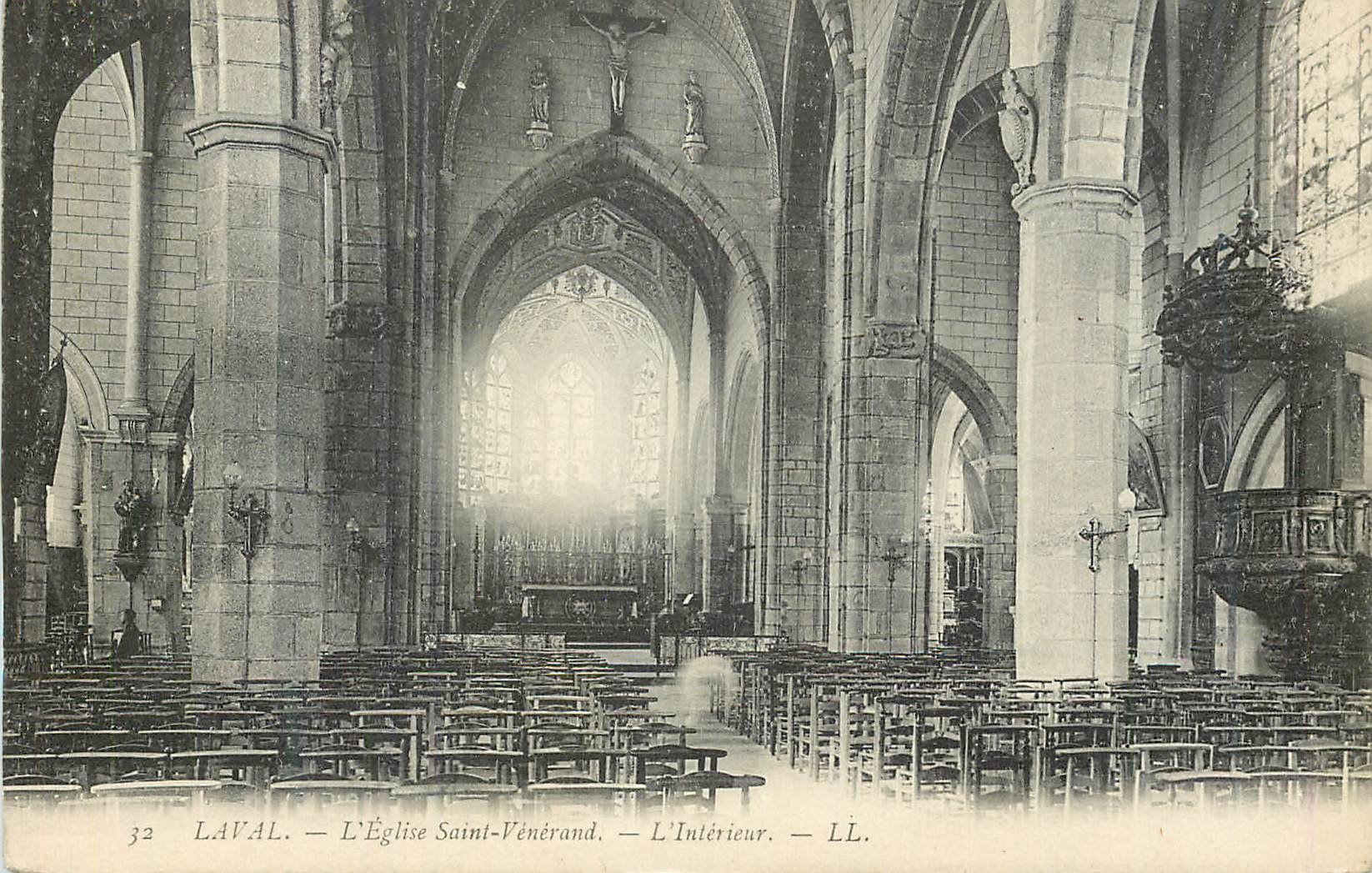 CPA Laval L'Eglise Saint Venerand L'Interieur