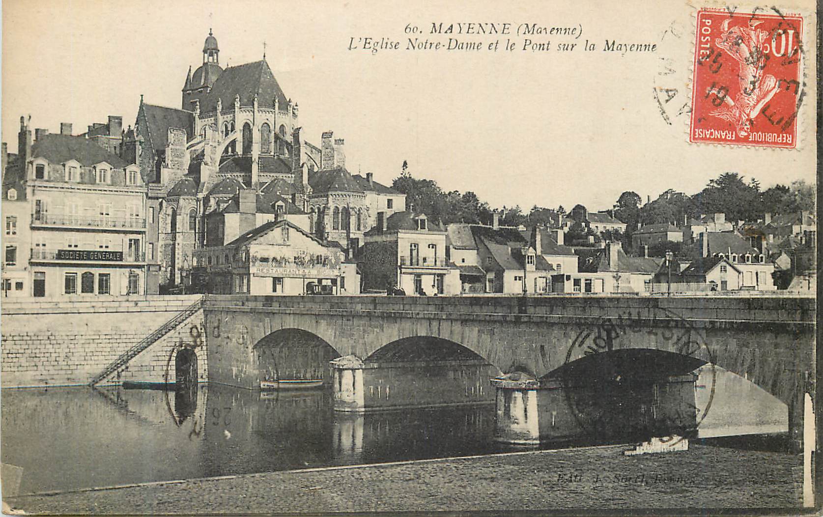 CPA Mayenne (Mayenne) L'Eglise Notre Dame et le Pont sur la Mayenne