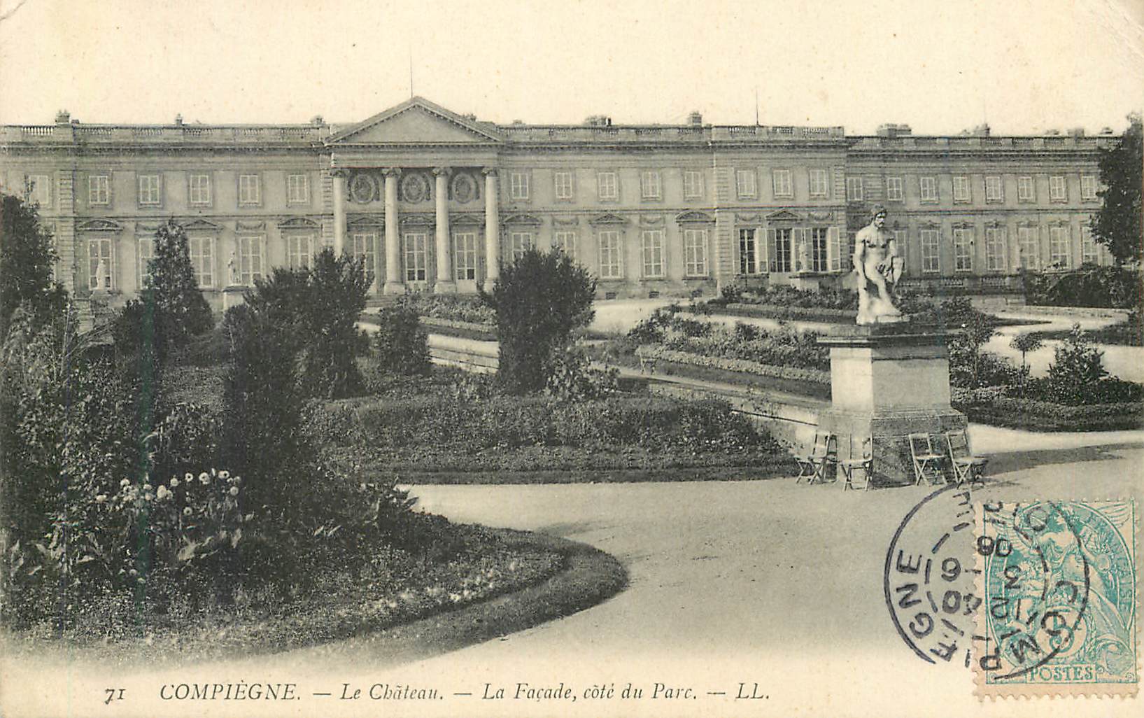 CPA Compiegne Le Chateau La Facade Cote du Parc