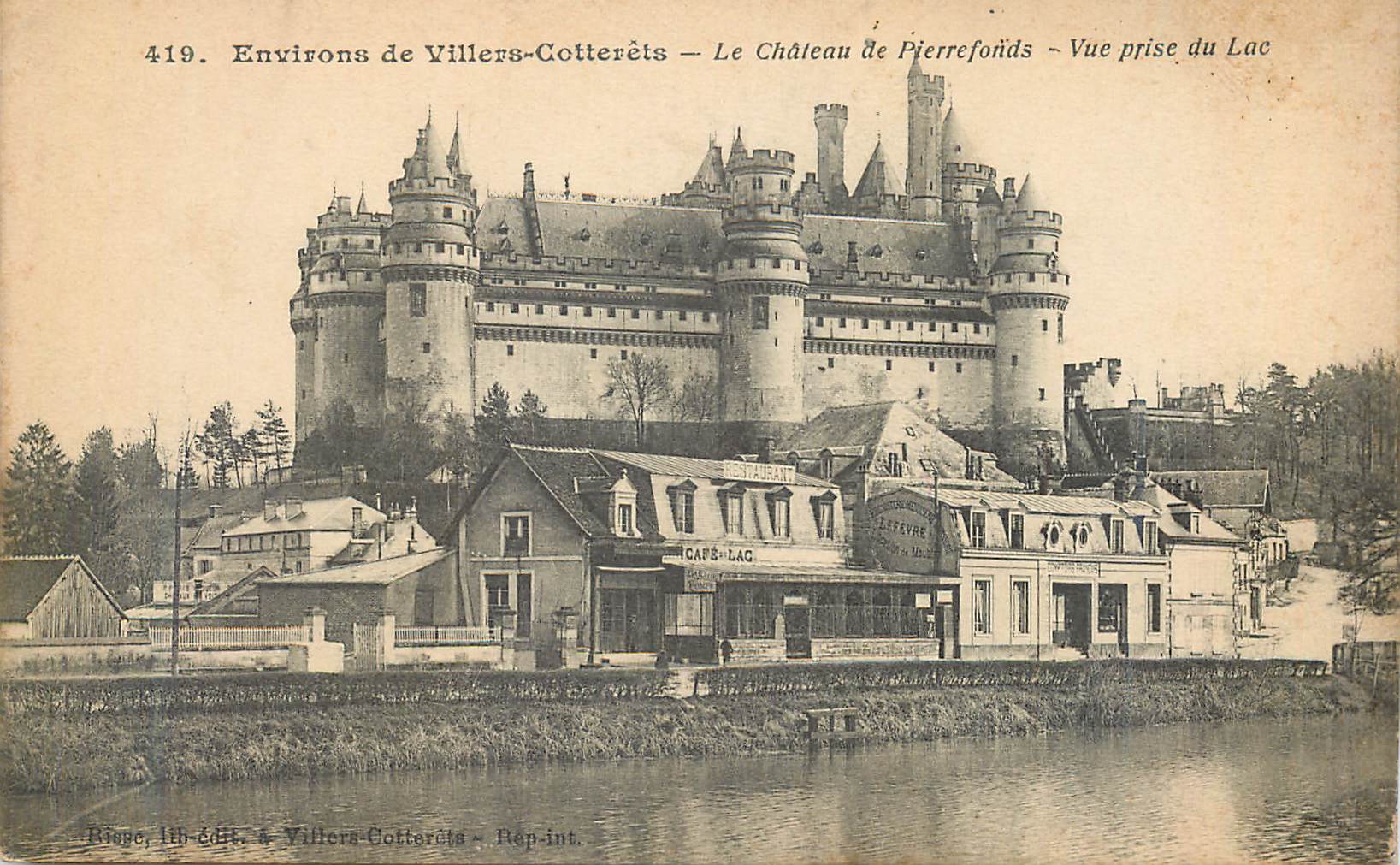 CPA Environs de Villers Cotterets Le Chateau de Pierrefonds Vue prise du Lac