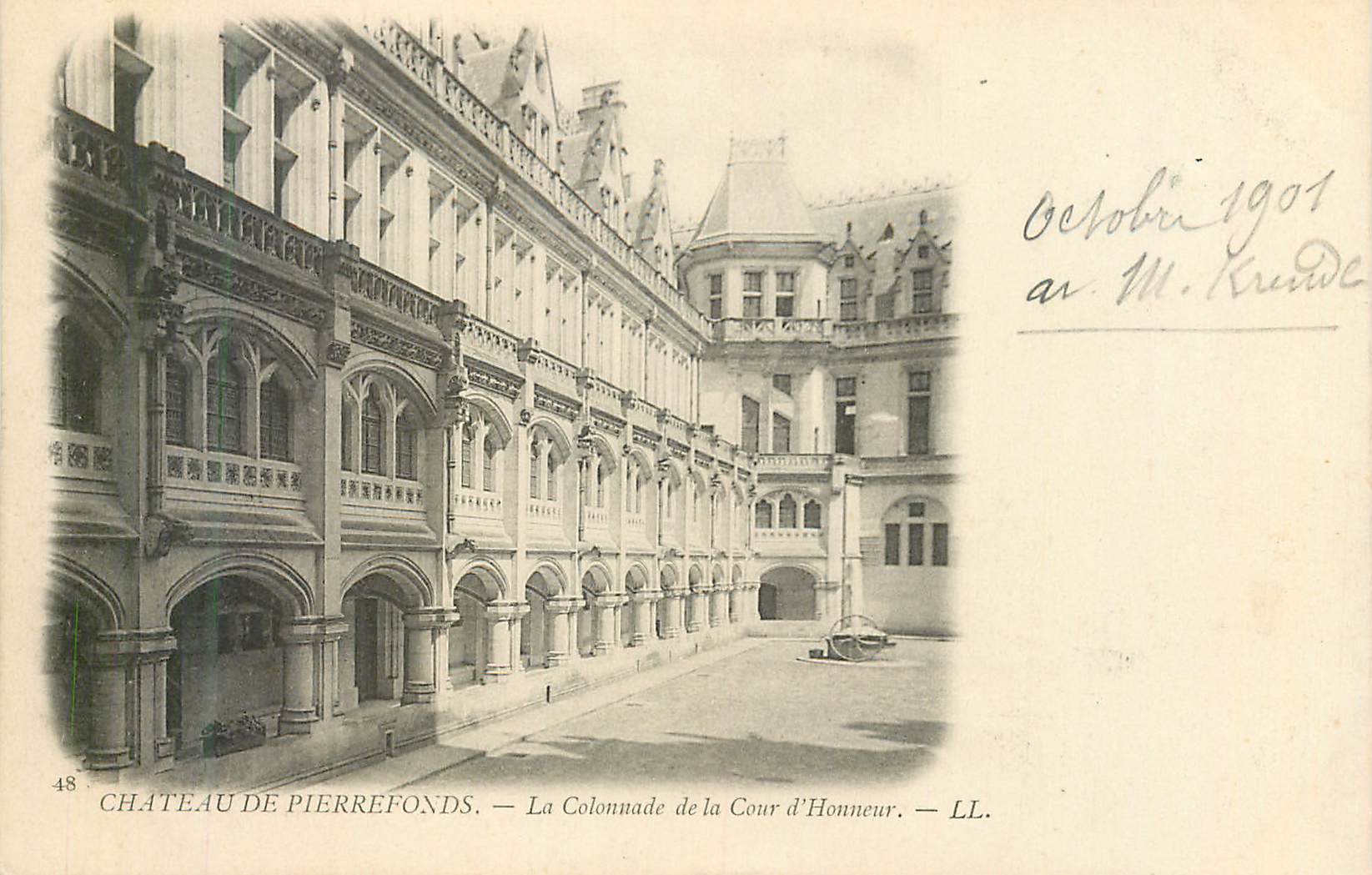 Schloss Pierrefonds — Die Säulenreihe des Ehrenhofes — LL. n°48