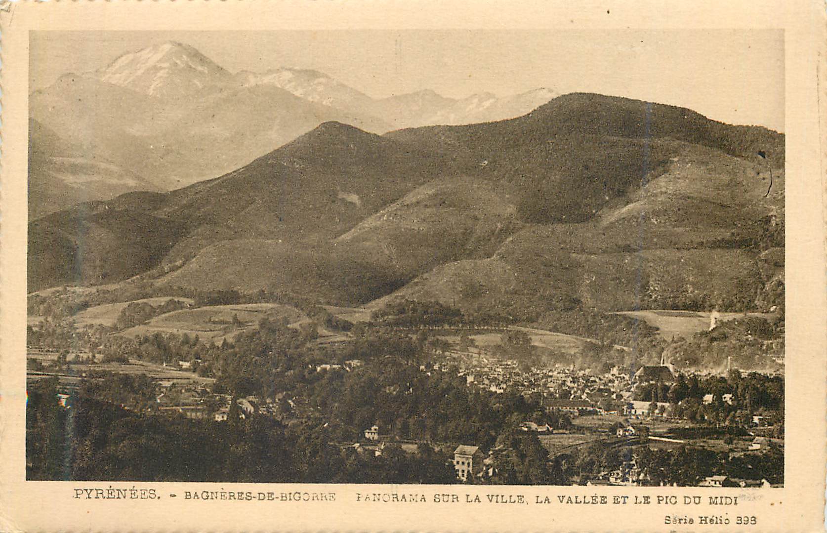 Pyrénées - Bagnères-de-Bigorre - Panorama sur la ville, la vallée et le Pic du Midi — Série Hélió 393