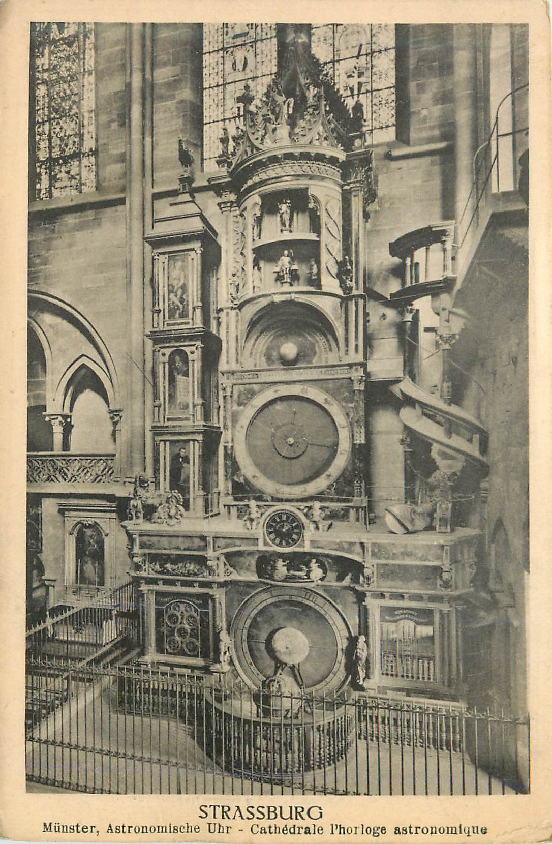 CPA Strasbourg Cathedrale L'Horloge Astronomique
