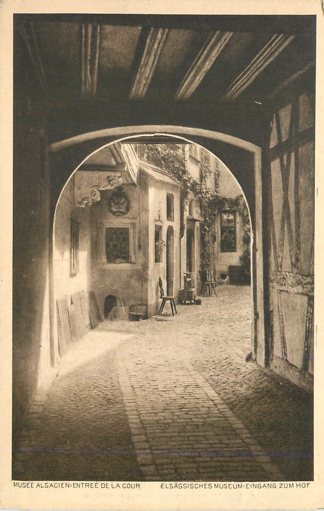 CPA Musee alsacien Entree de la Cour