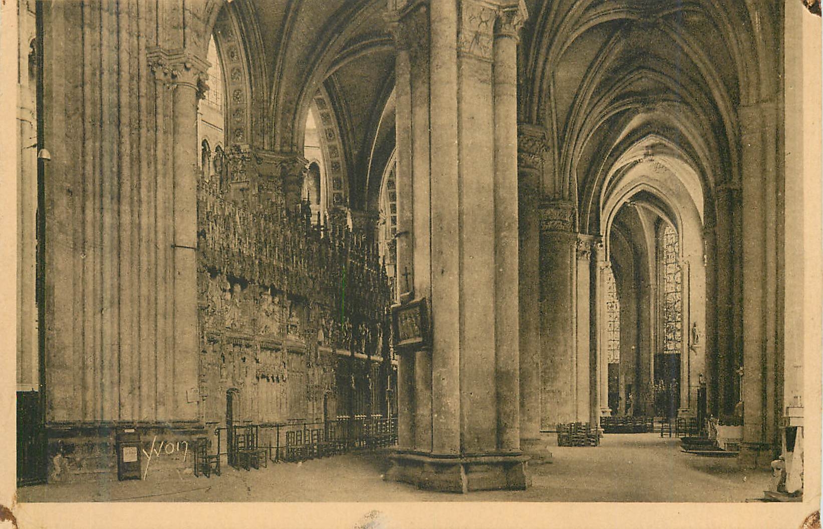 CPA Chartres (Eure et Loir) La Douce France Interieur de la Cathedrale Le Deambulatoire
