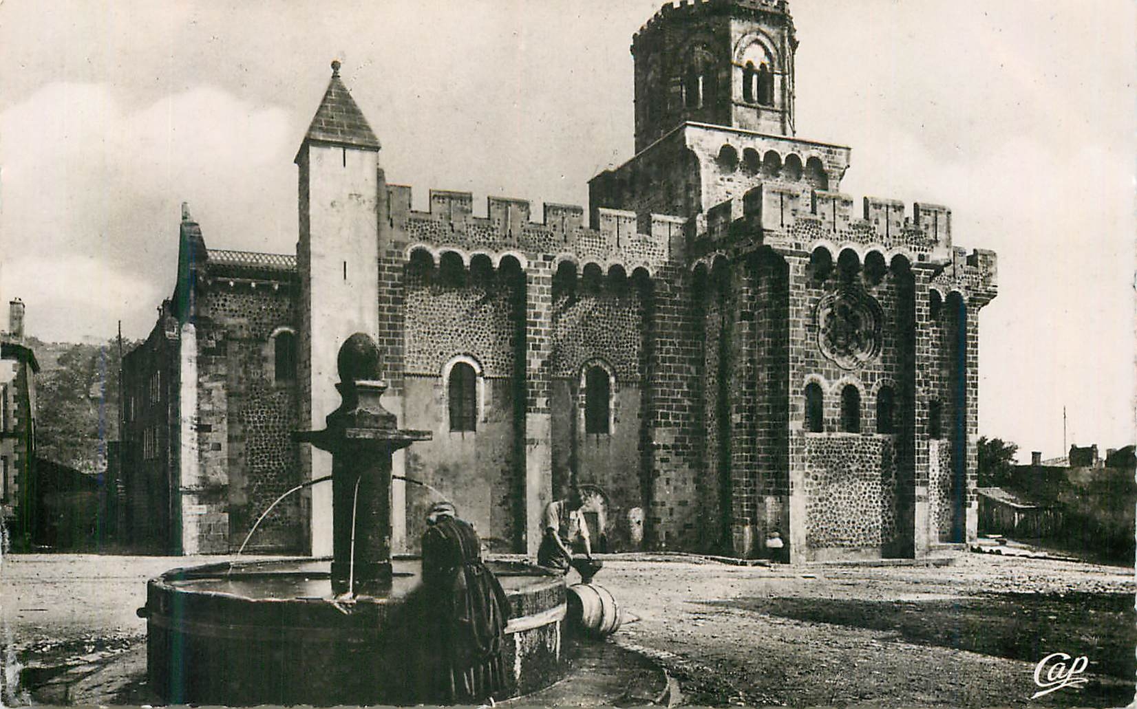 CPM Royat L'Eglise Fortifiee Construite au XIe S