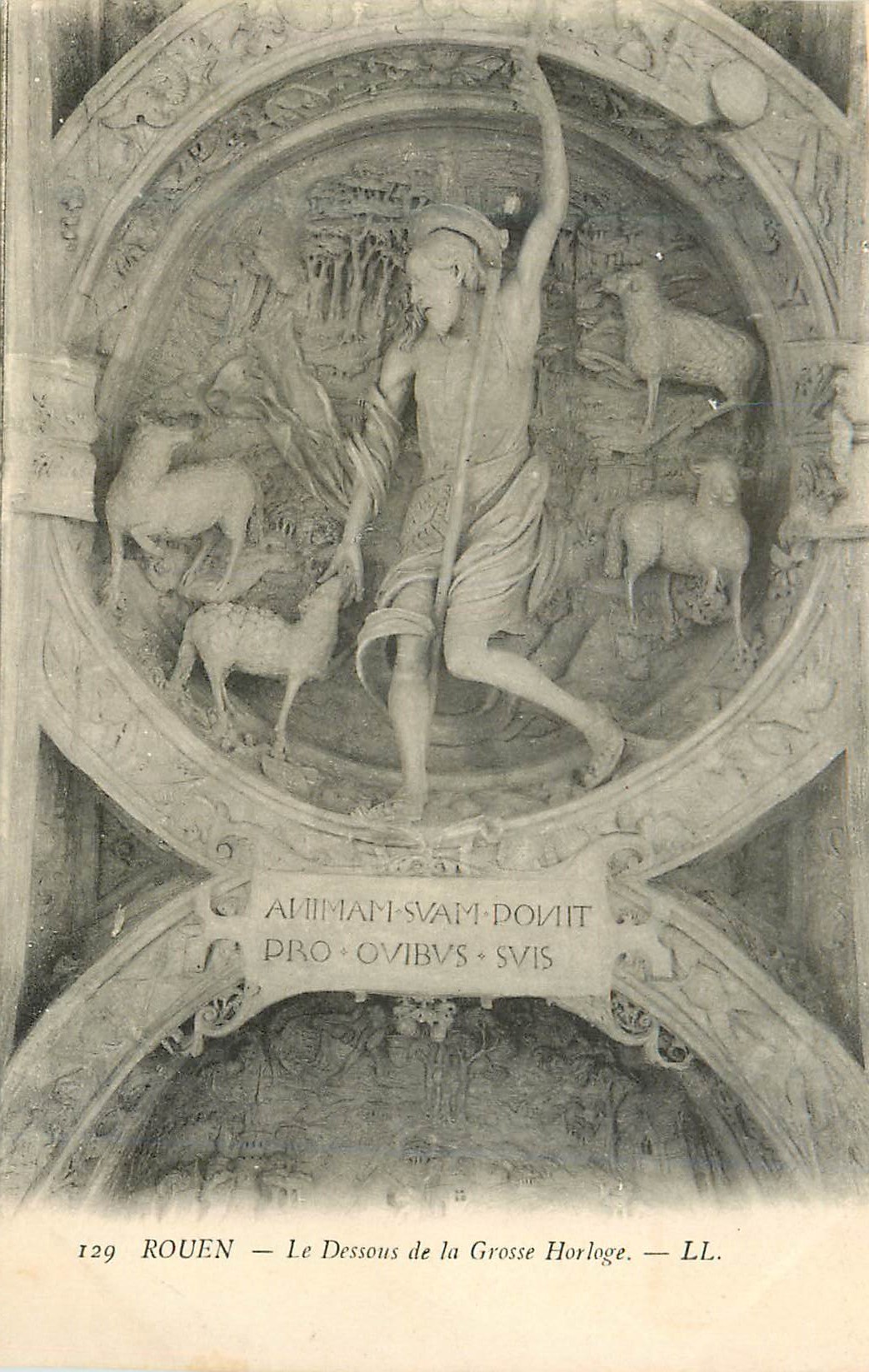 CPA Rouen Le Dessous de la Grosse Horloge