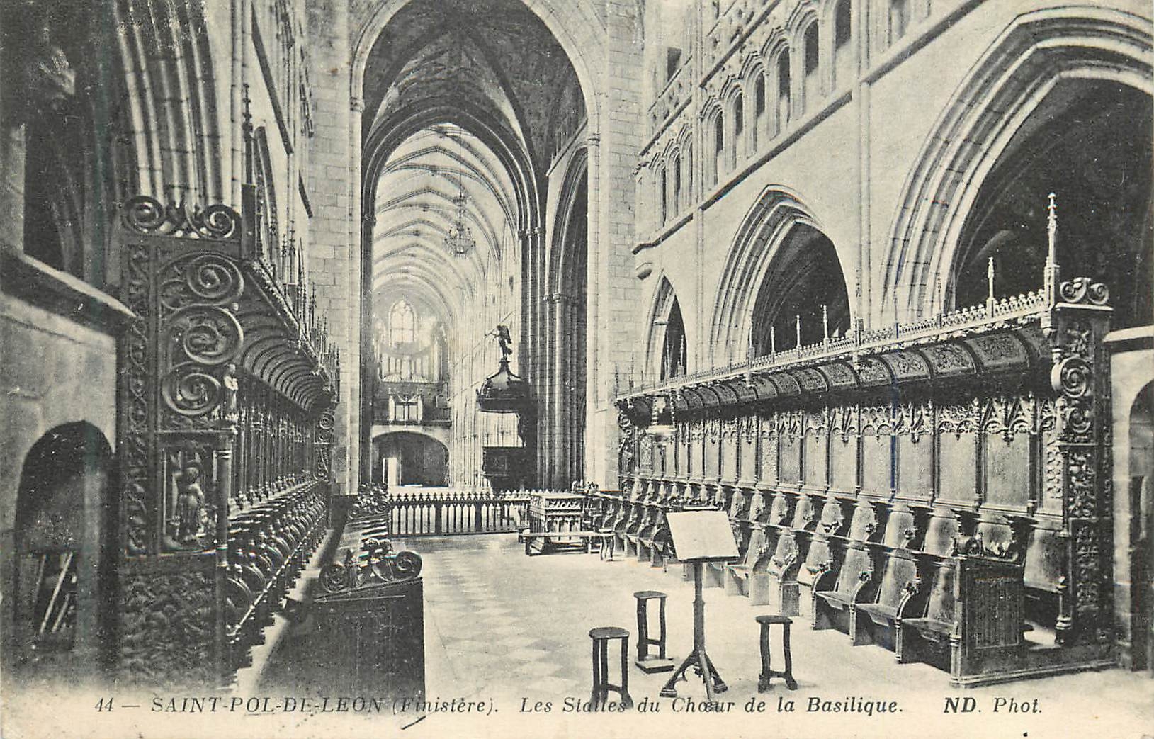 CPA Saint Pol de Leon (Finistere) Les Stalles du Choeur de la Basilique