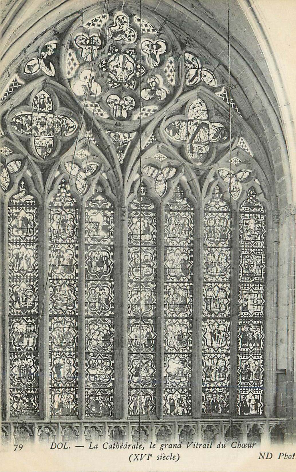 CPA Dol La Cathedrale Le Grand Vitrail du Choeur (XVIe Siecle)
