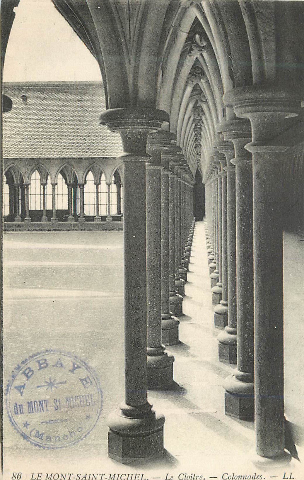 CPA Le Mont Saint Michel Le Cloitre Colonnades