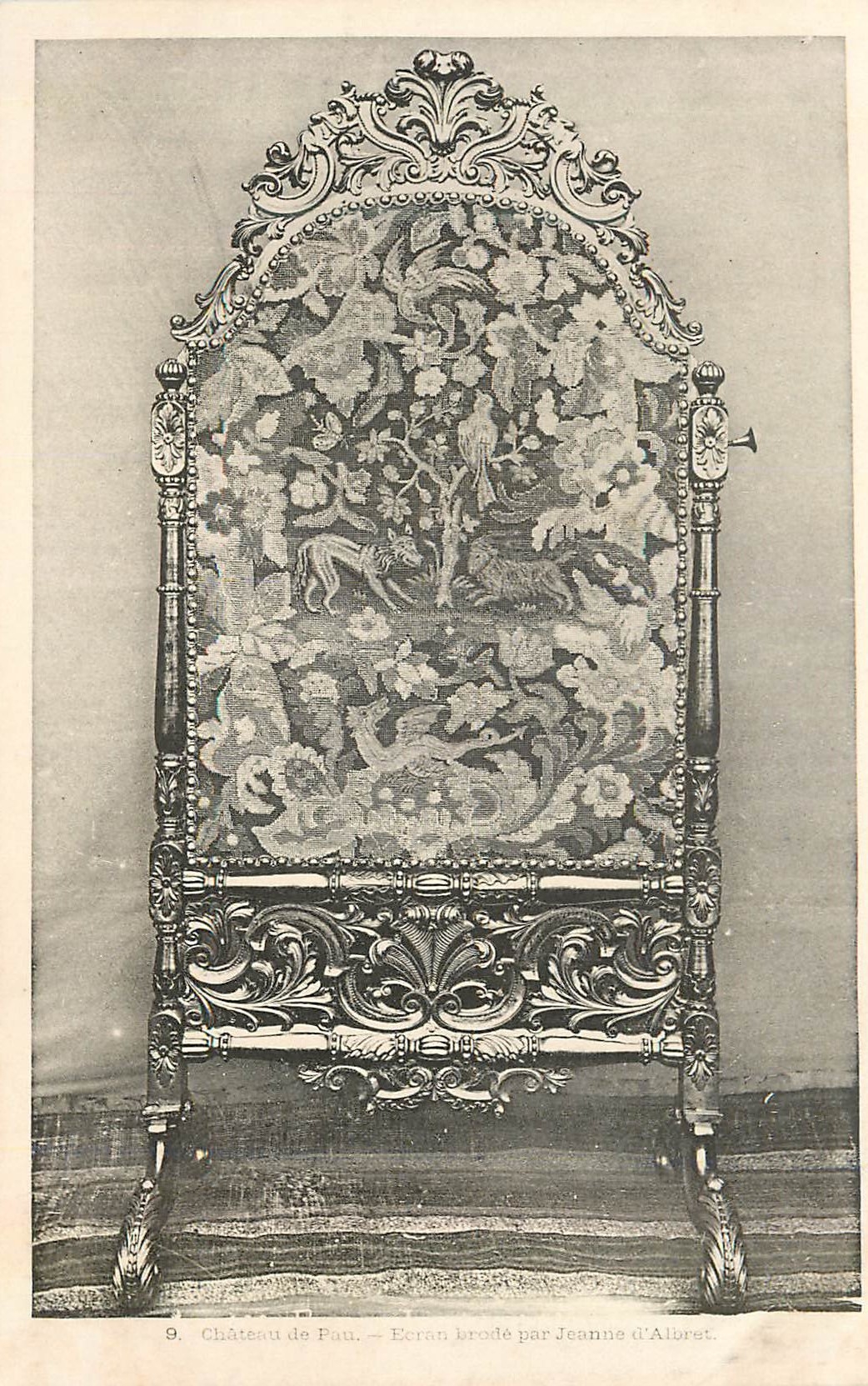CPA Chateau de Pau Ecran brode par Jeanne d'Albret