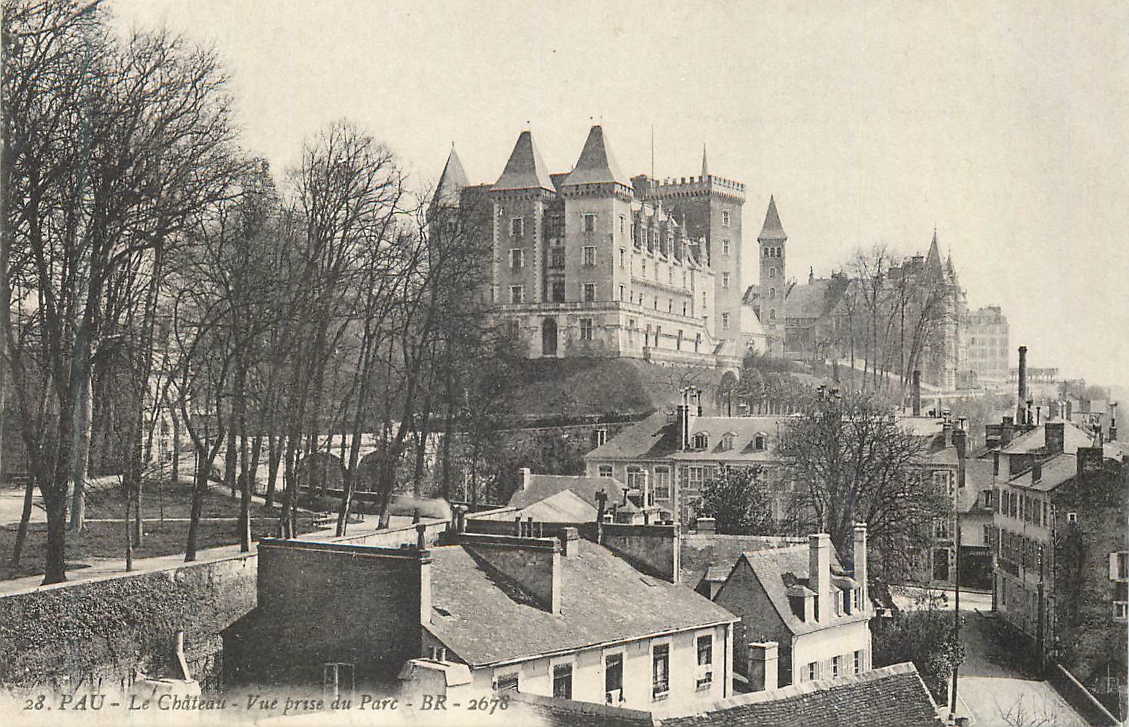 CPA Pau Le Chateau Vue Prise du Parc