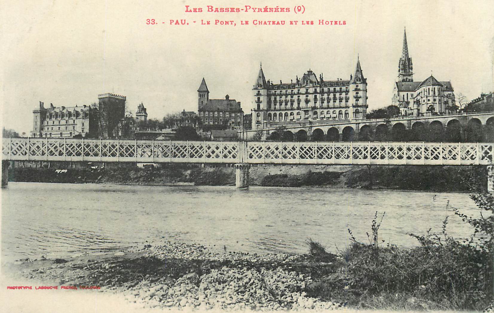 CPA Pau Le Pont le Chateau et les Hotels Les Basses Pyrenees