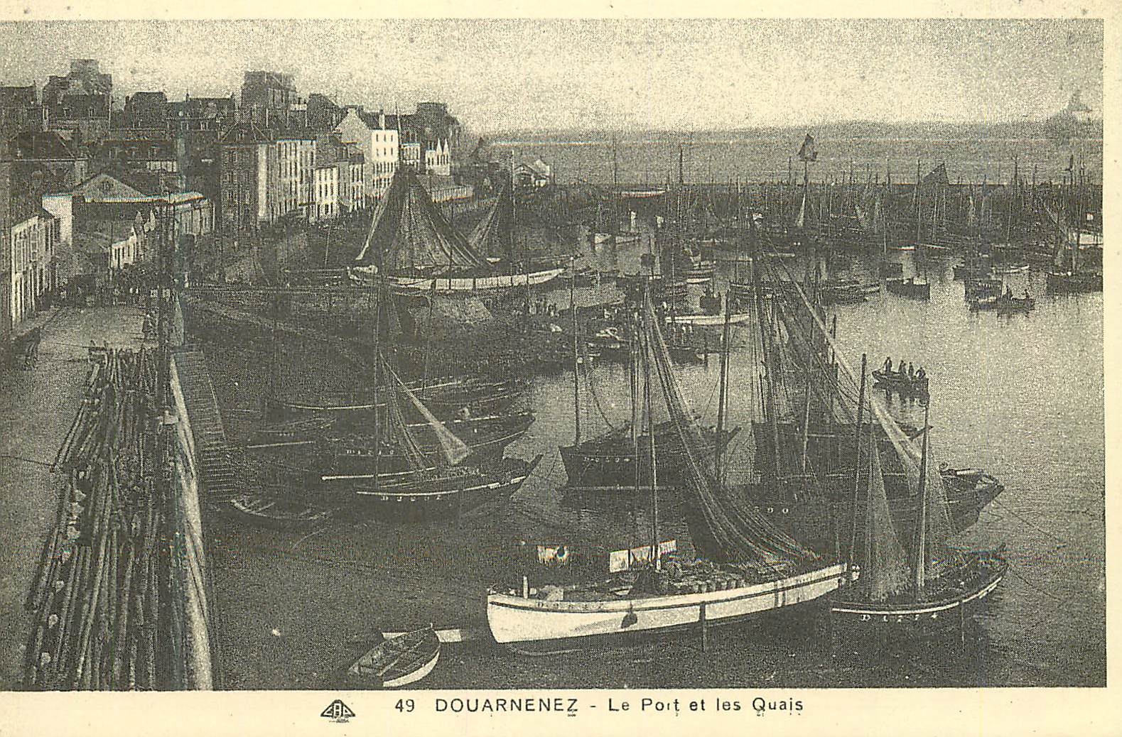 CPM Douarnenez Le Port et les Quais Bretagne Bateaux