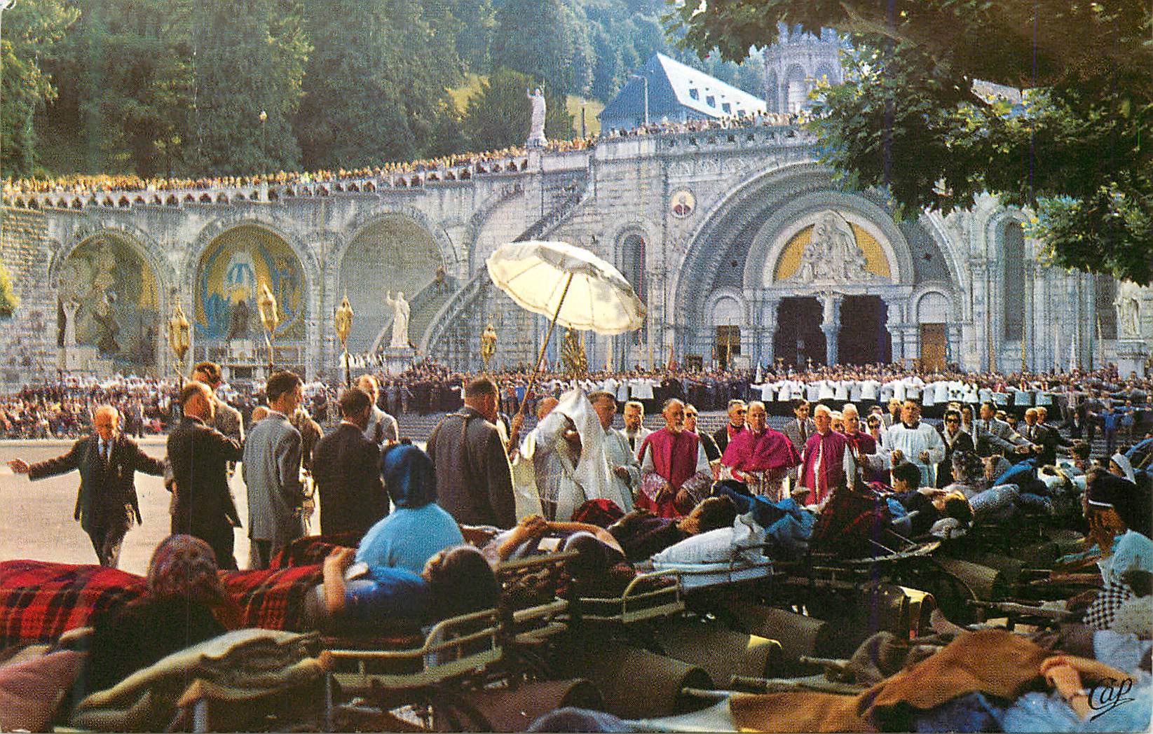 CPM Lourdes Benediction des Malades sur l'Esplanade