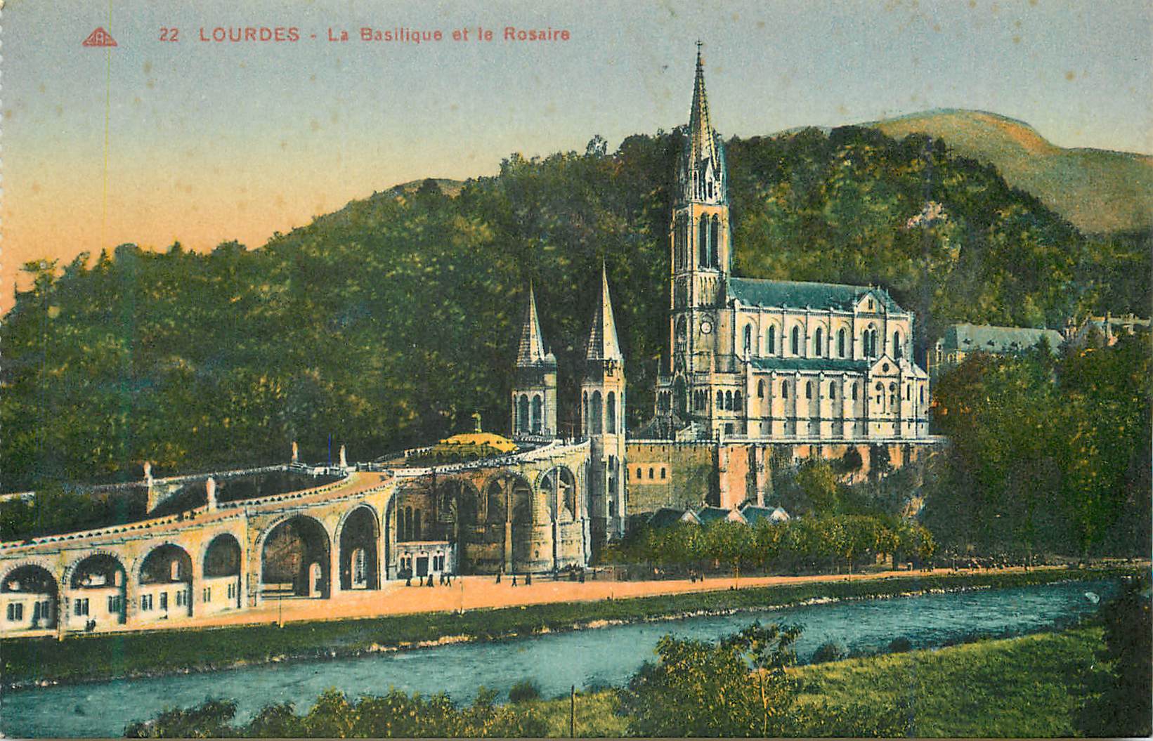 CPA Lourdes La Basilique et la Rosaire