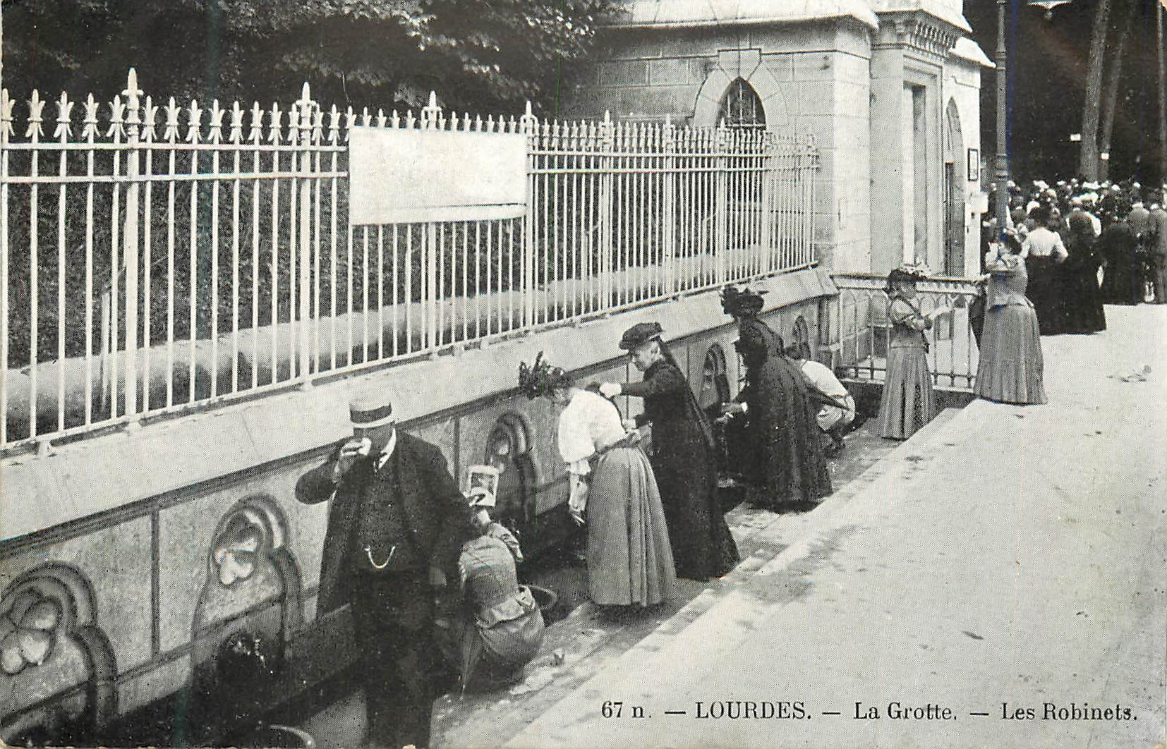 CPA Lourdes La Grotte Les Robinets