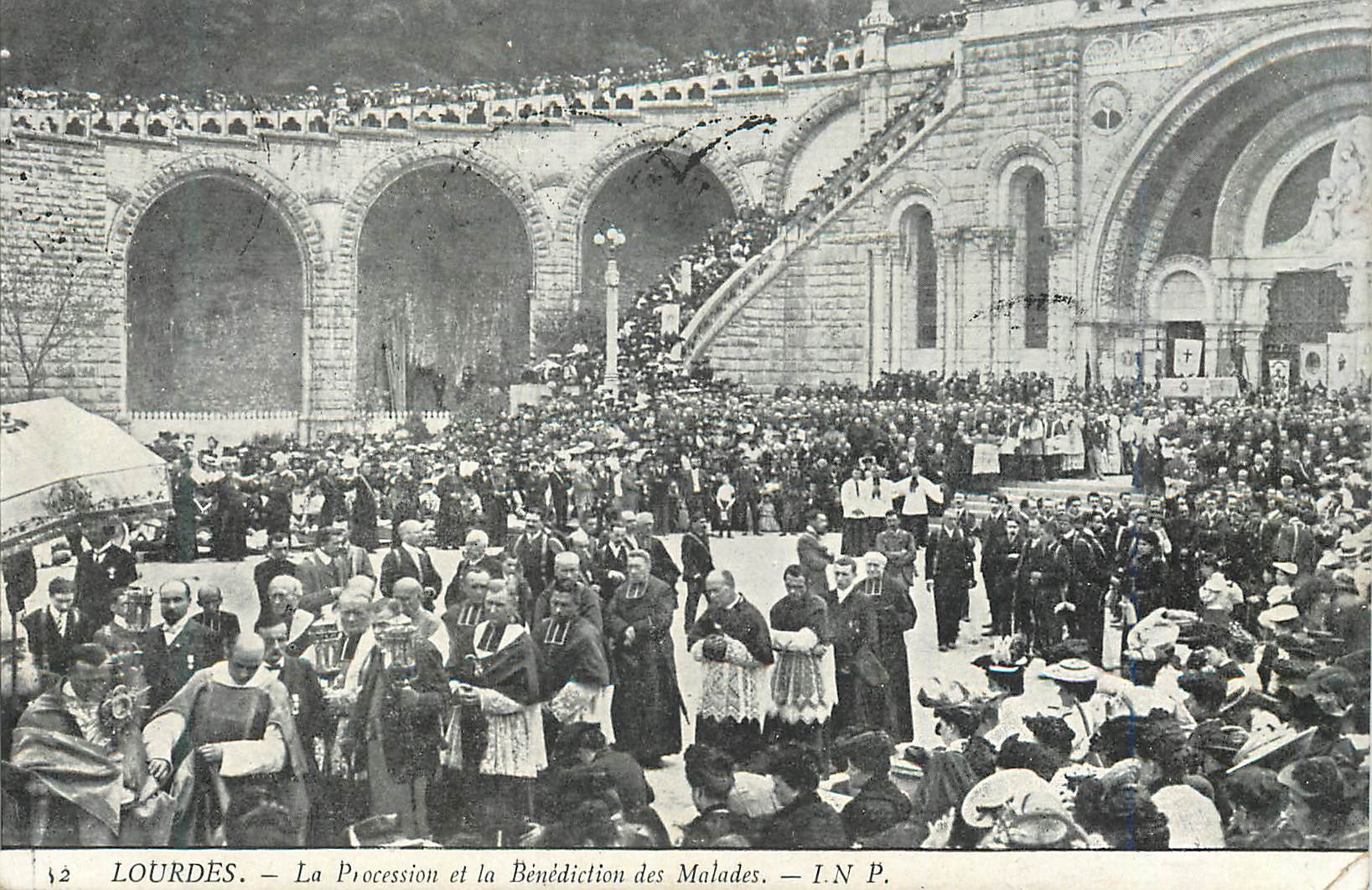 CPA Lourdes La Procession et la Benediction des Malades
