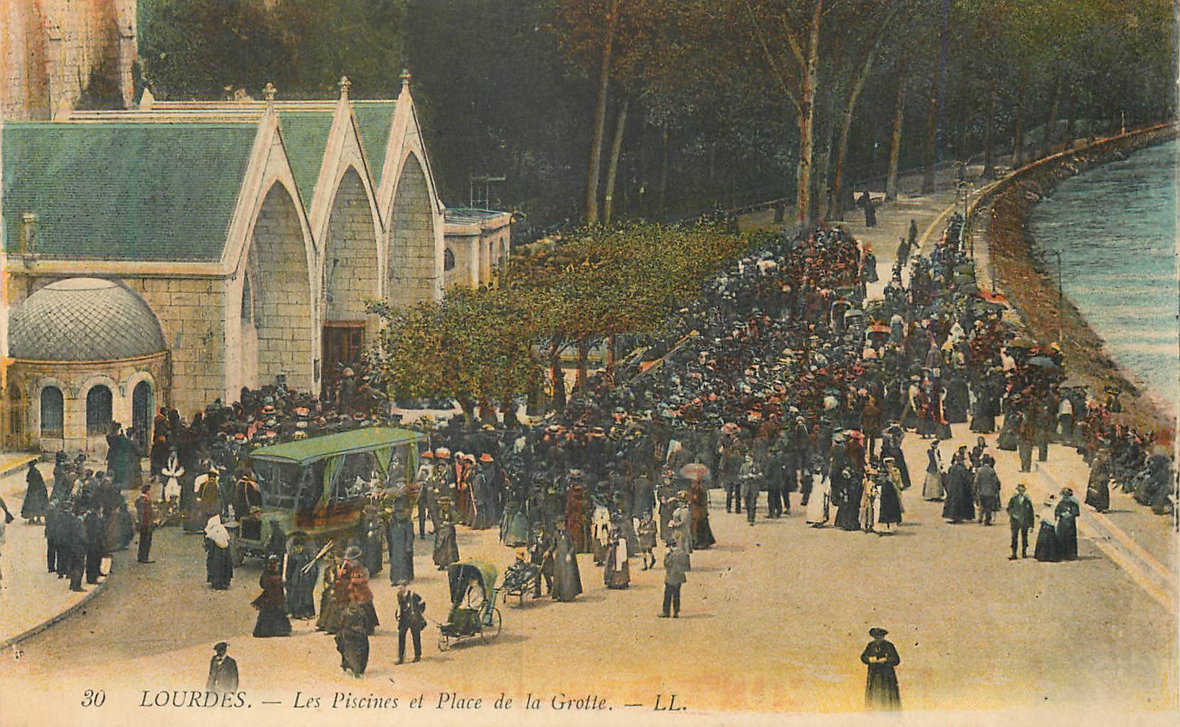 CPA Lourdes Les Piscines et Place de la Grotte