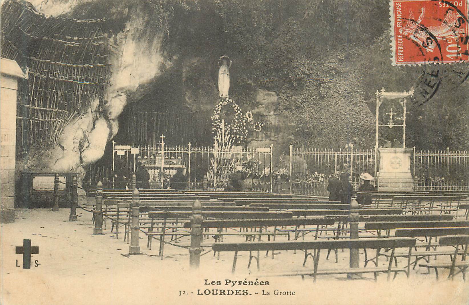 CPA Lourdes La Grotte Les Pyrenees