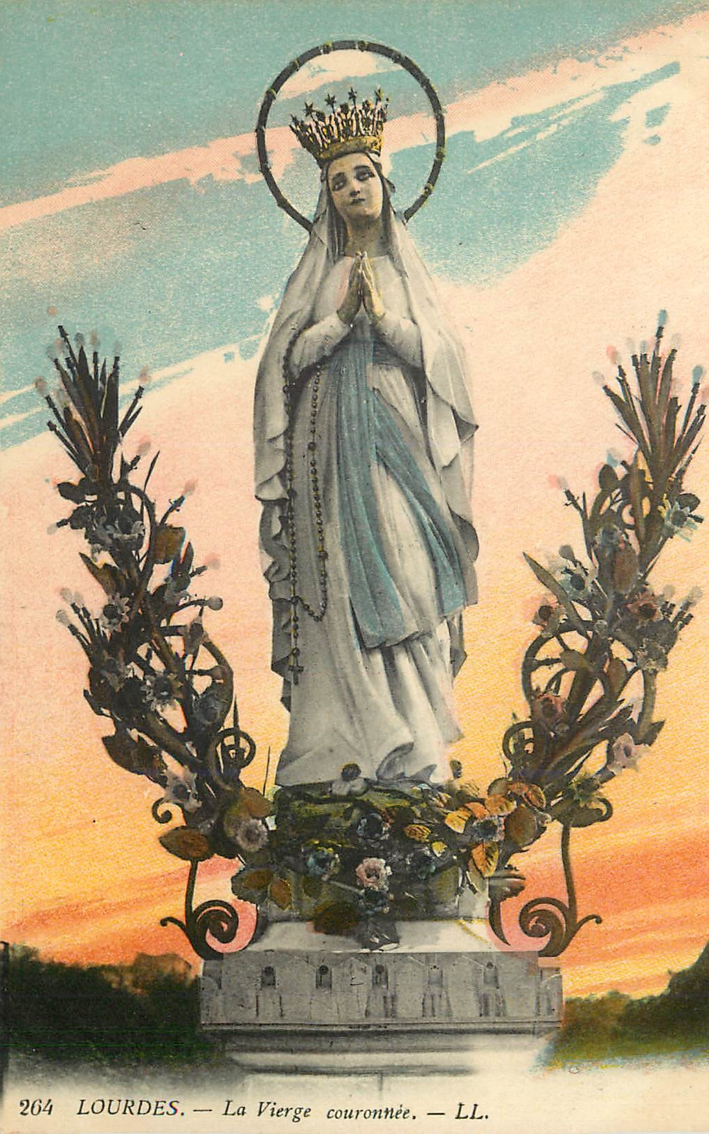 CPA Lourdes Vierge Couronnee