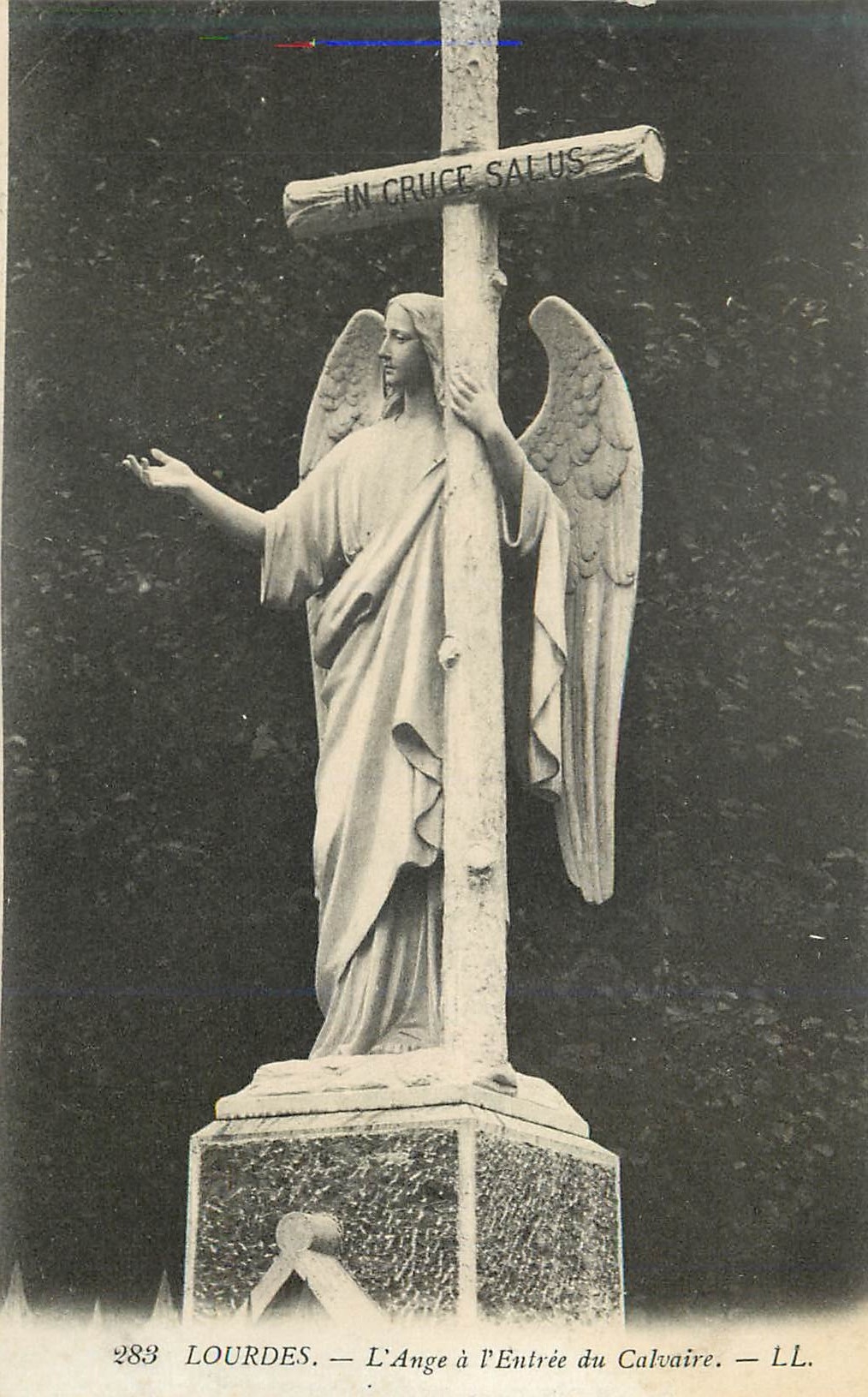 CPA Lourdes L'Ange a L'Entree du Calvaire