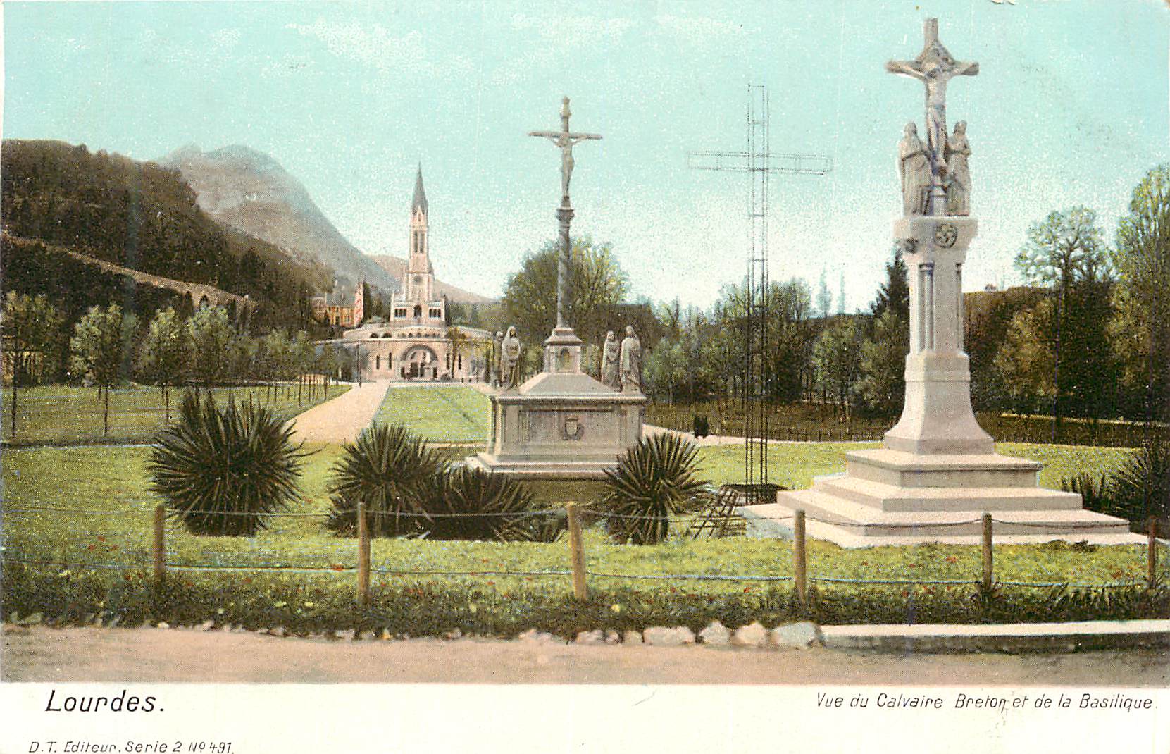 CPA Lourdes Vue du Calvaire Bretagne et de la Basilique