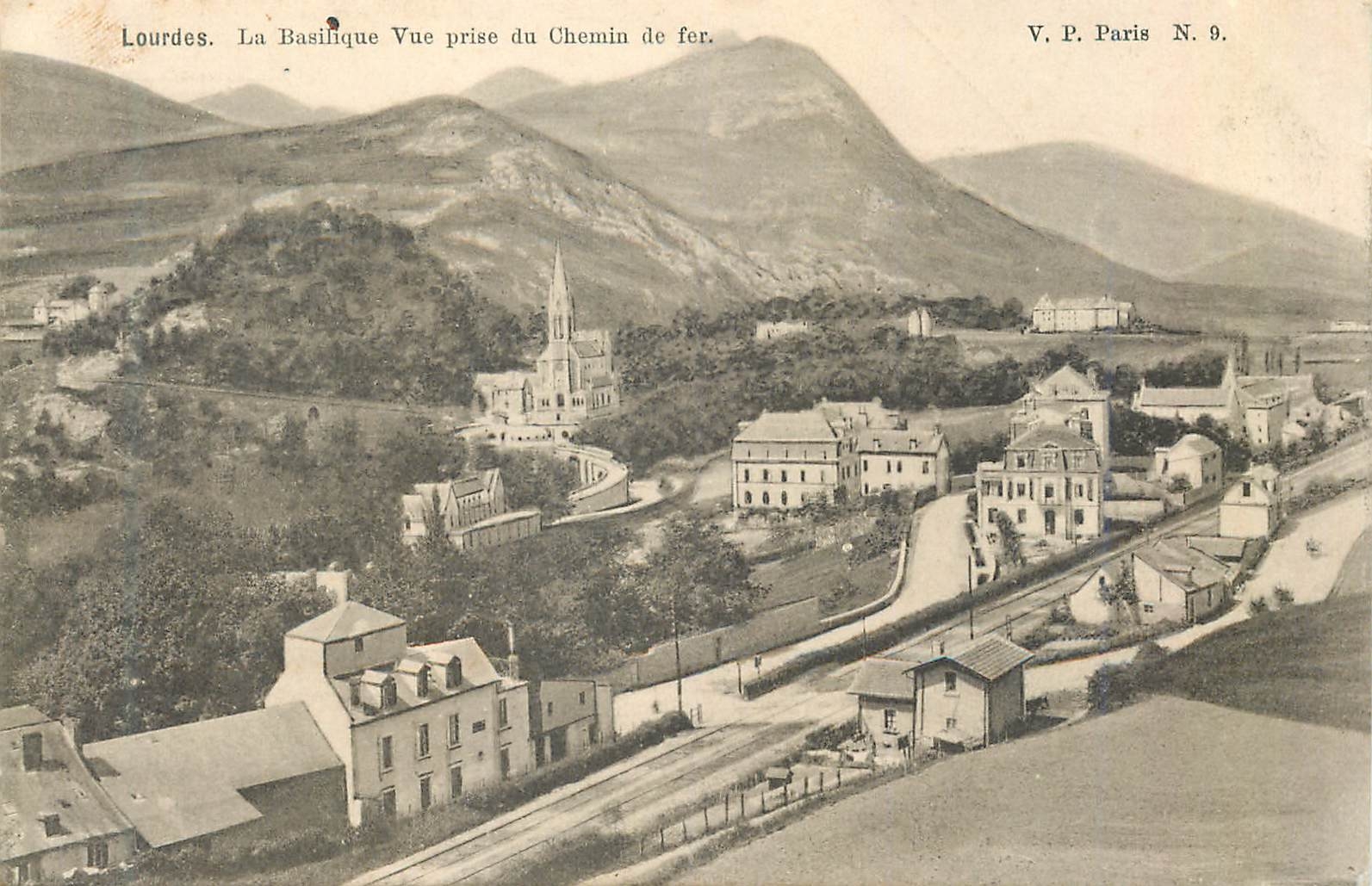 CPA Lourdes La Basilique Vue Prise du Chemin de Fer