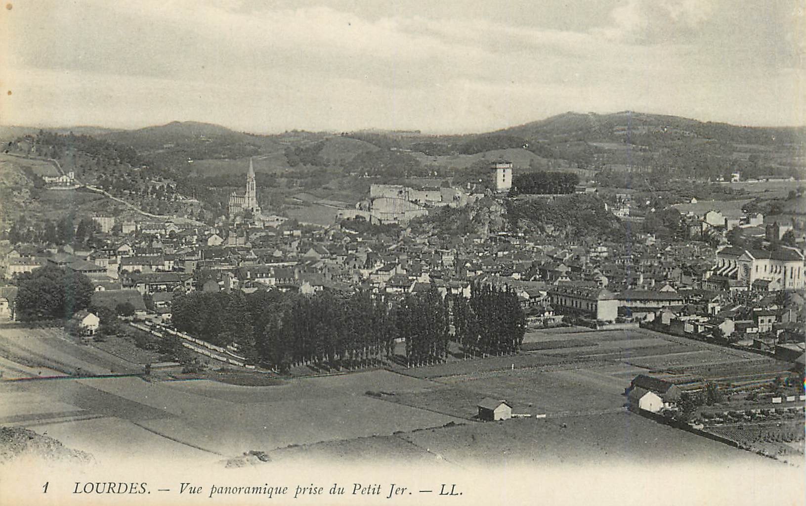CPA Lourdes Vue Panoramique prise du Petit Jer