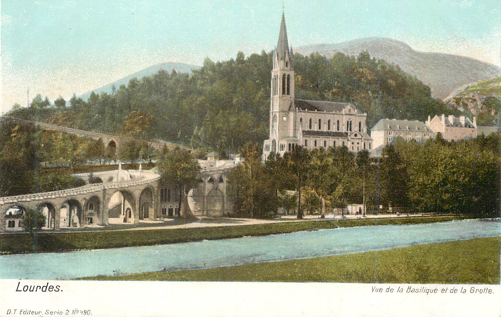 CPA Lourdes VUe de la Basilique et de la Grotte