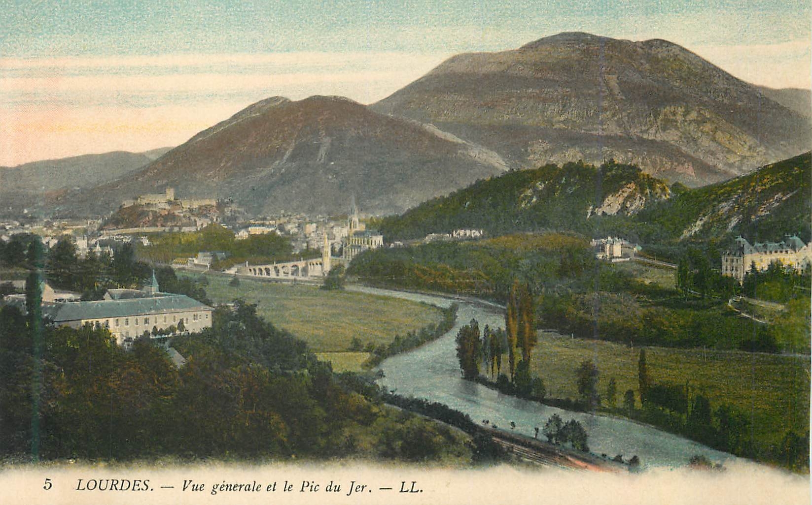 CPA Lourdes Vue Generale et le Pic du Jer